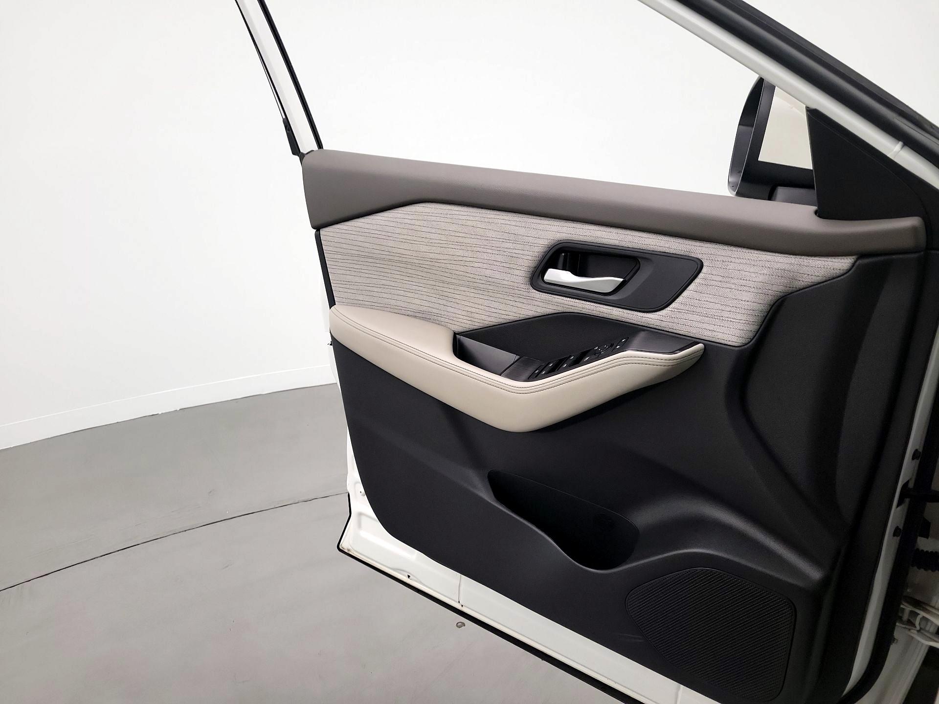 Thumbnail: 2023 Nissan Rogue - 12