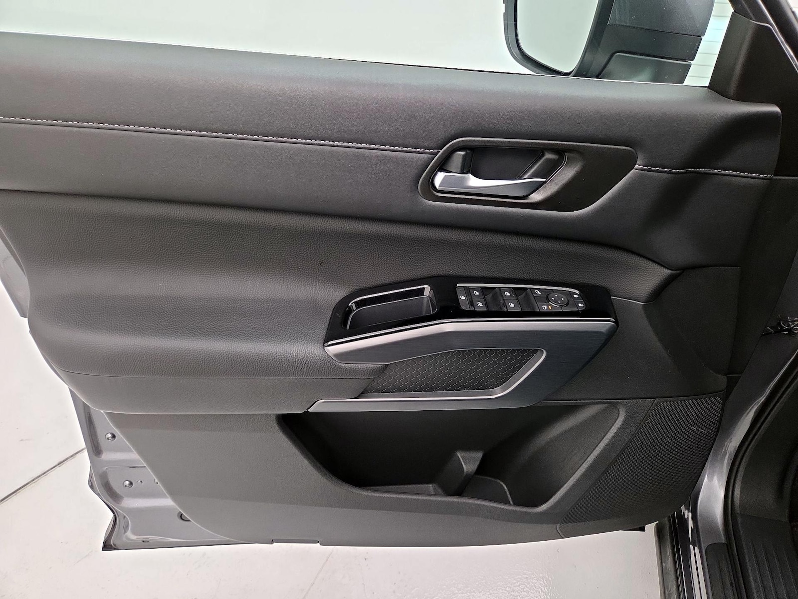 2024 Nissan Pathfinder SL - Photo 13