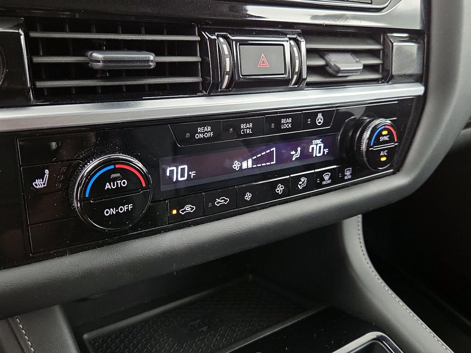 2024 Nissan Pathfinder SL - Photo 18