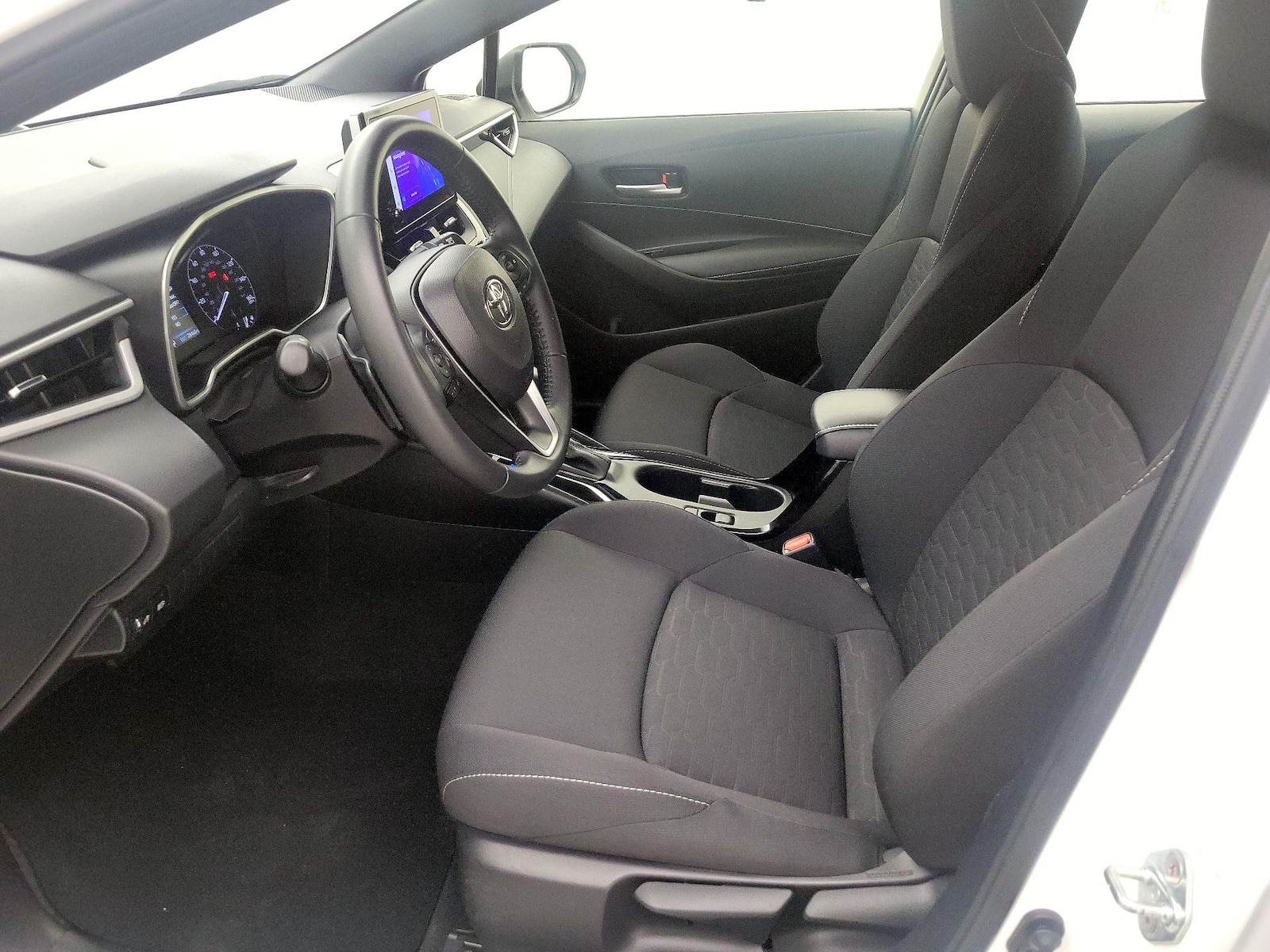 2024 Toyota Corolla Hatchback SE - Photo 12