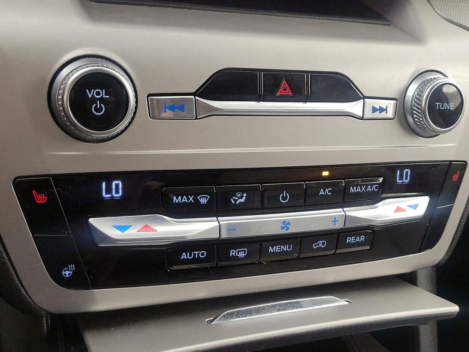2021 Ford Explorer XLT - Photo 18