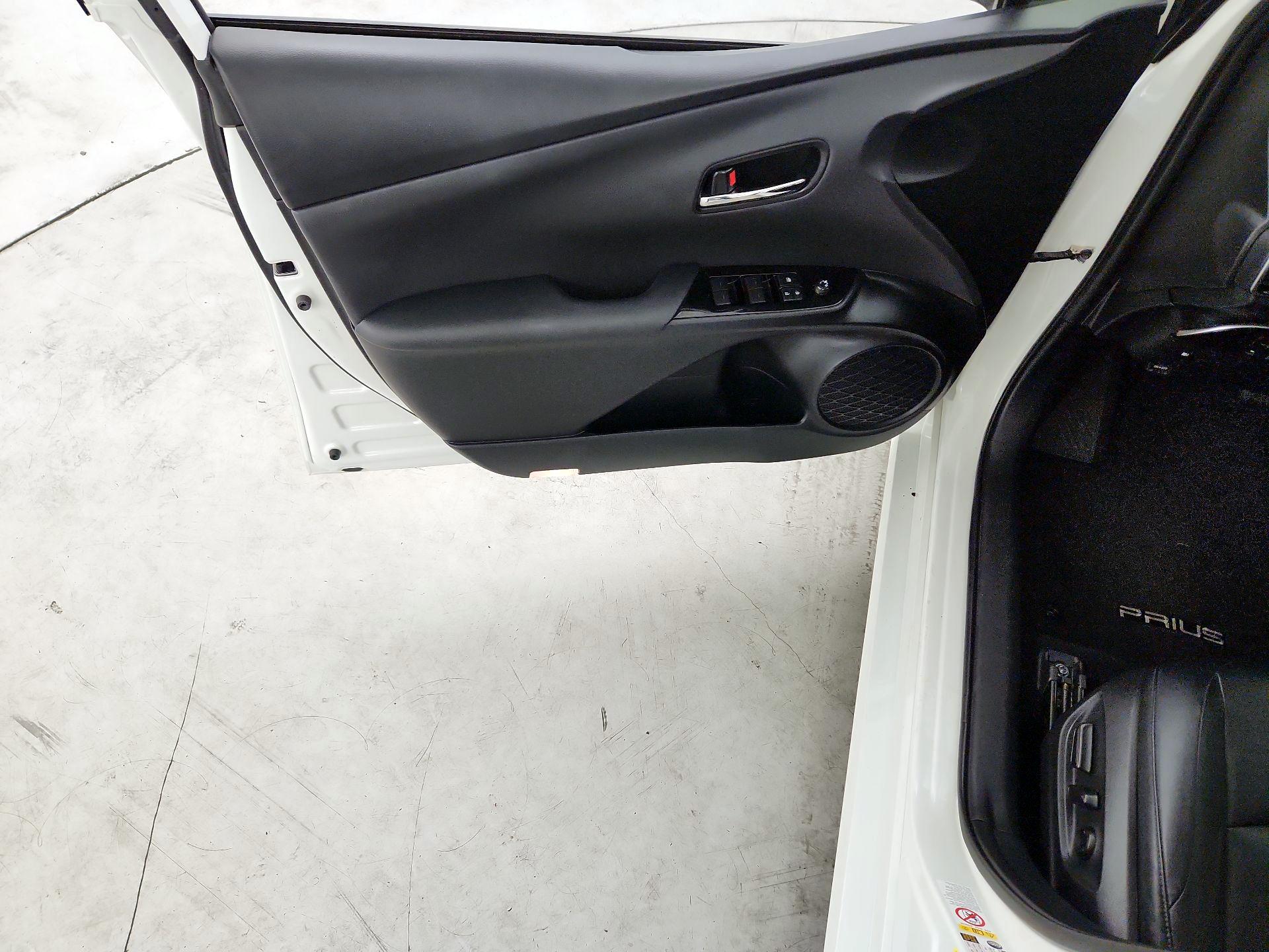 Thumbnail: 2019 Toyota Prius - 12