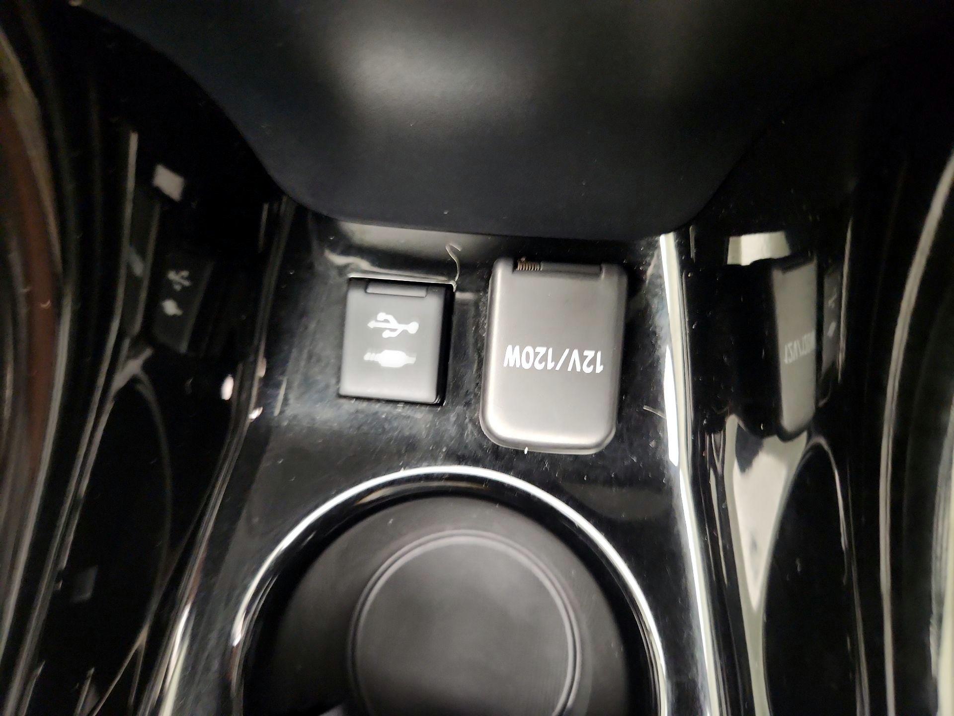 Thumbnail: 2019 Toyota Prius - 18