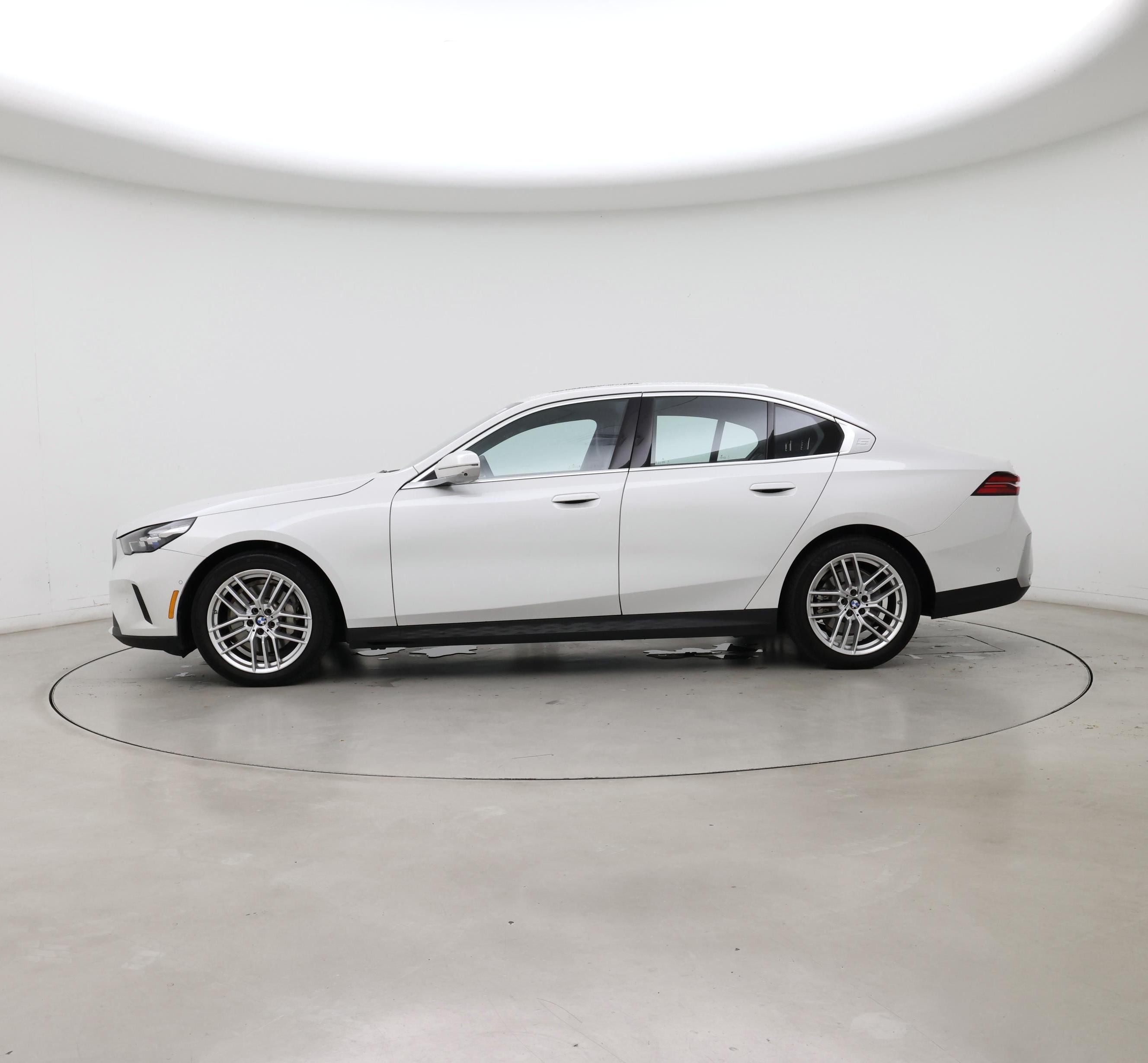 Thumbnail: 2024 BMW 5 Series - 3