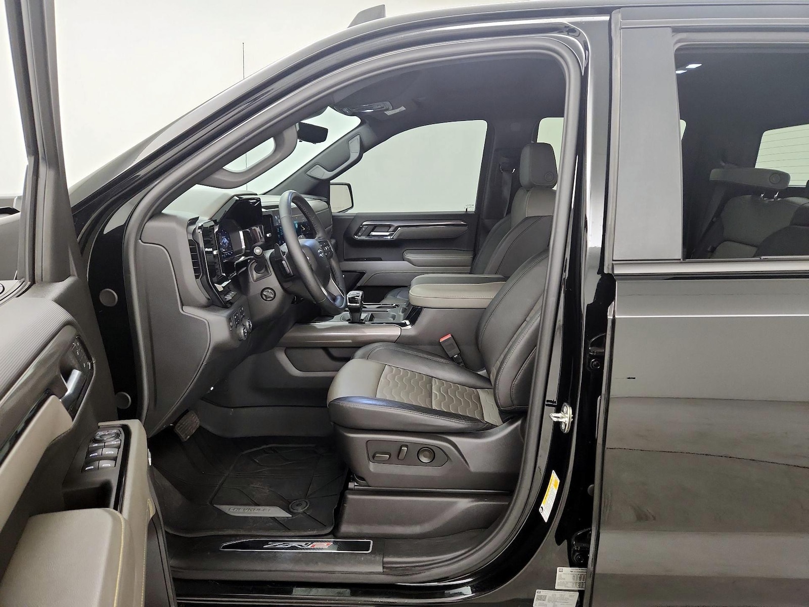 2024 Chevrolet Silverado 1500 ZR2 - Photo 12