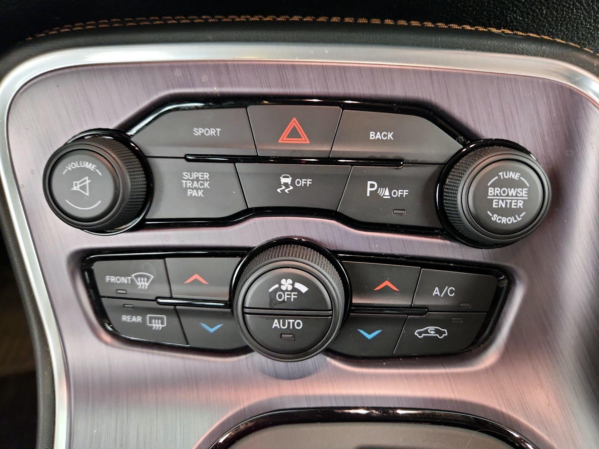 Thumbnail: 2015 Dodge Challenger - 17