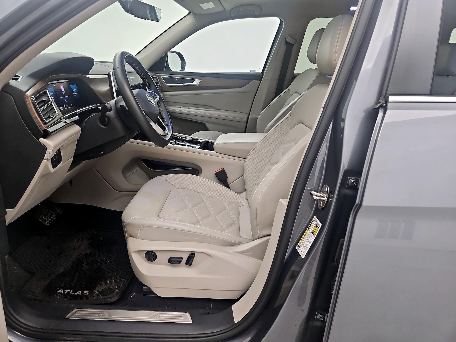 2024 Volkswagen Atlas SE w/Tech - Photo 12