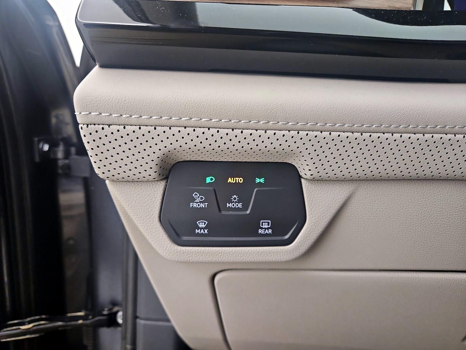 2024 Volkswagen Atlas SE w/Tech - Photo 14