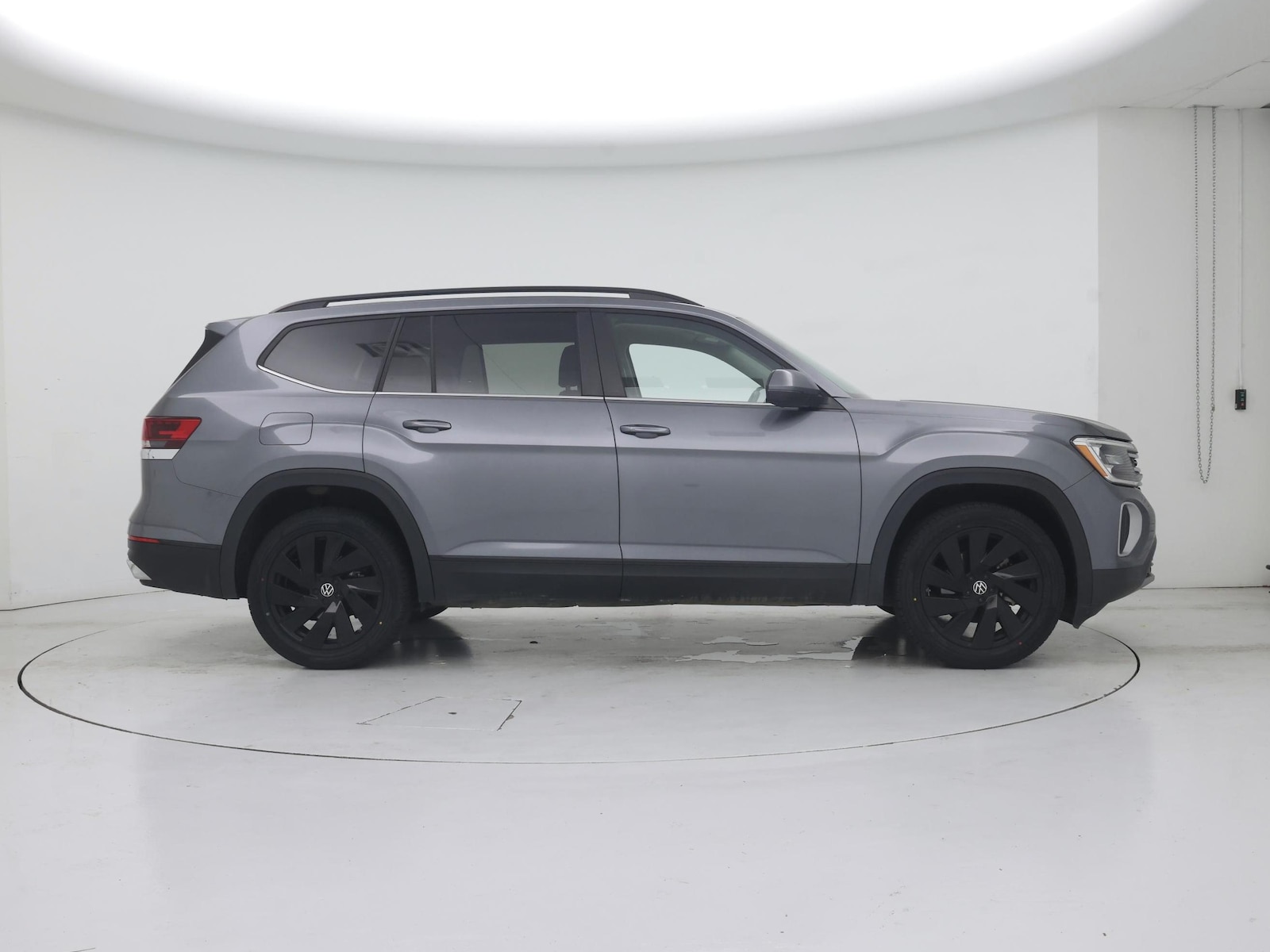 2024 Volkswagen Atlas SE w/Tech - Photo 8