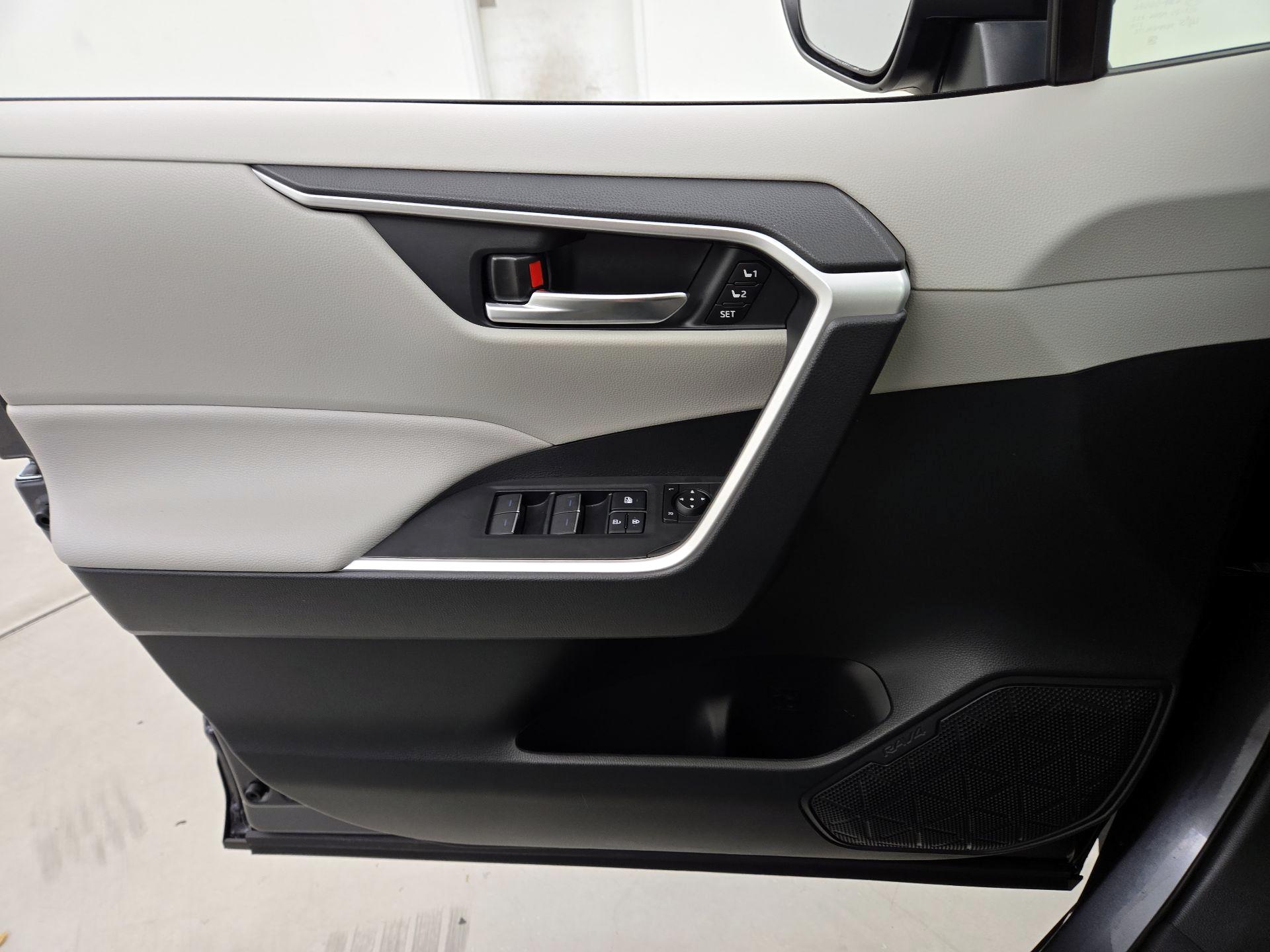 Thumbnail: 2025 Toyota RAV4 - 12