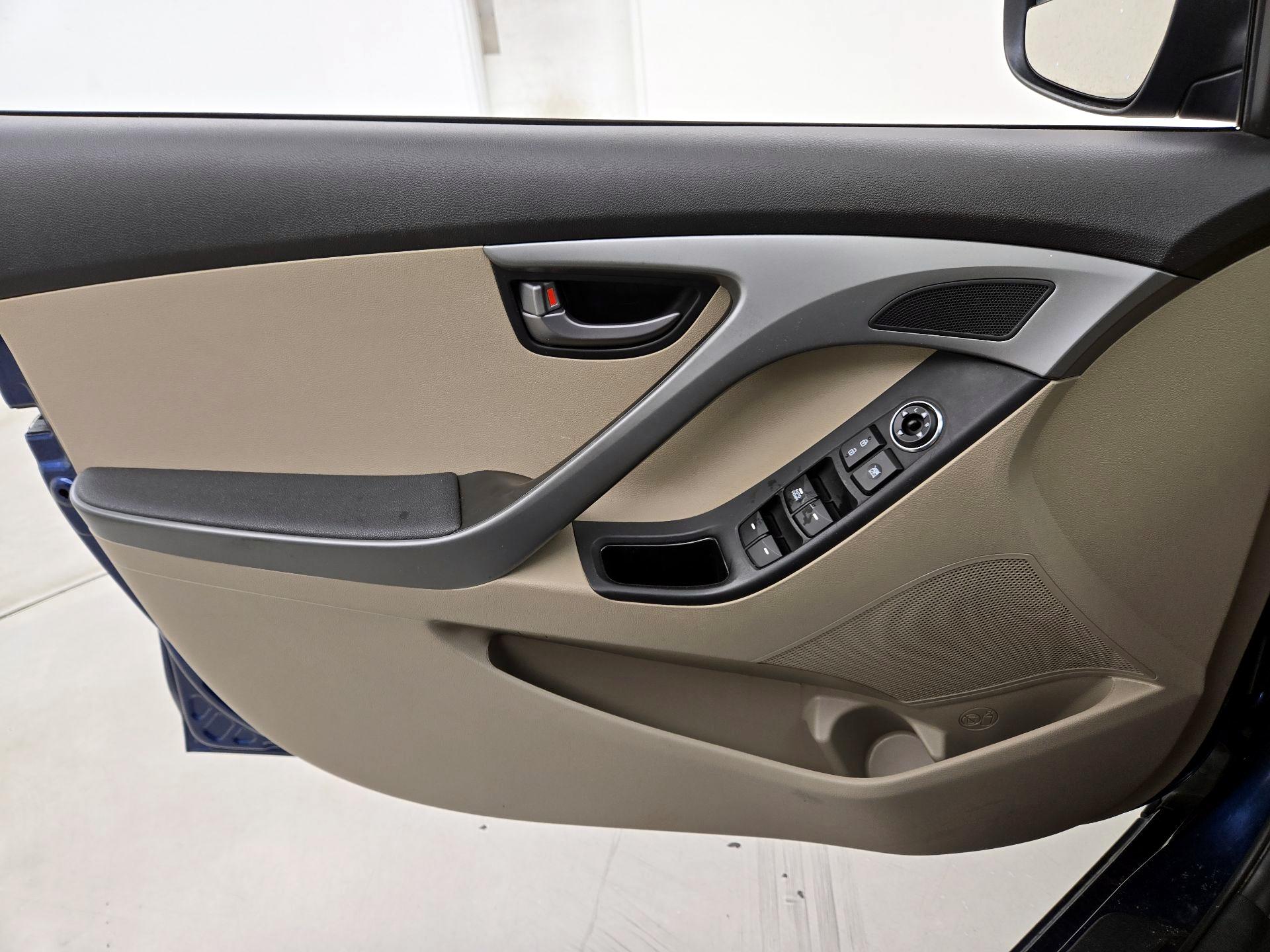 Thumbnail: 2015 Hyundai Elantra - 12