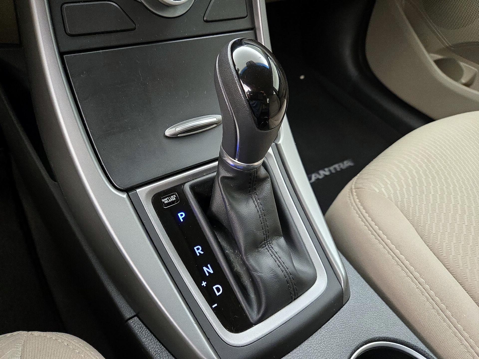 Thumbnail: 2015 Hyundai Elantra - 16