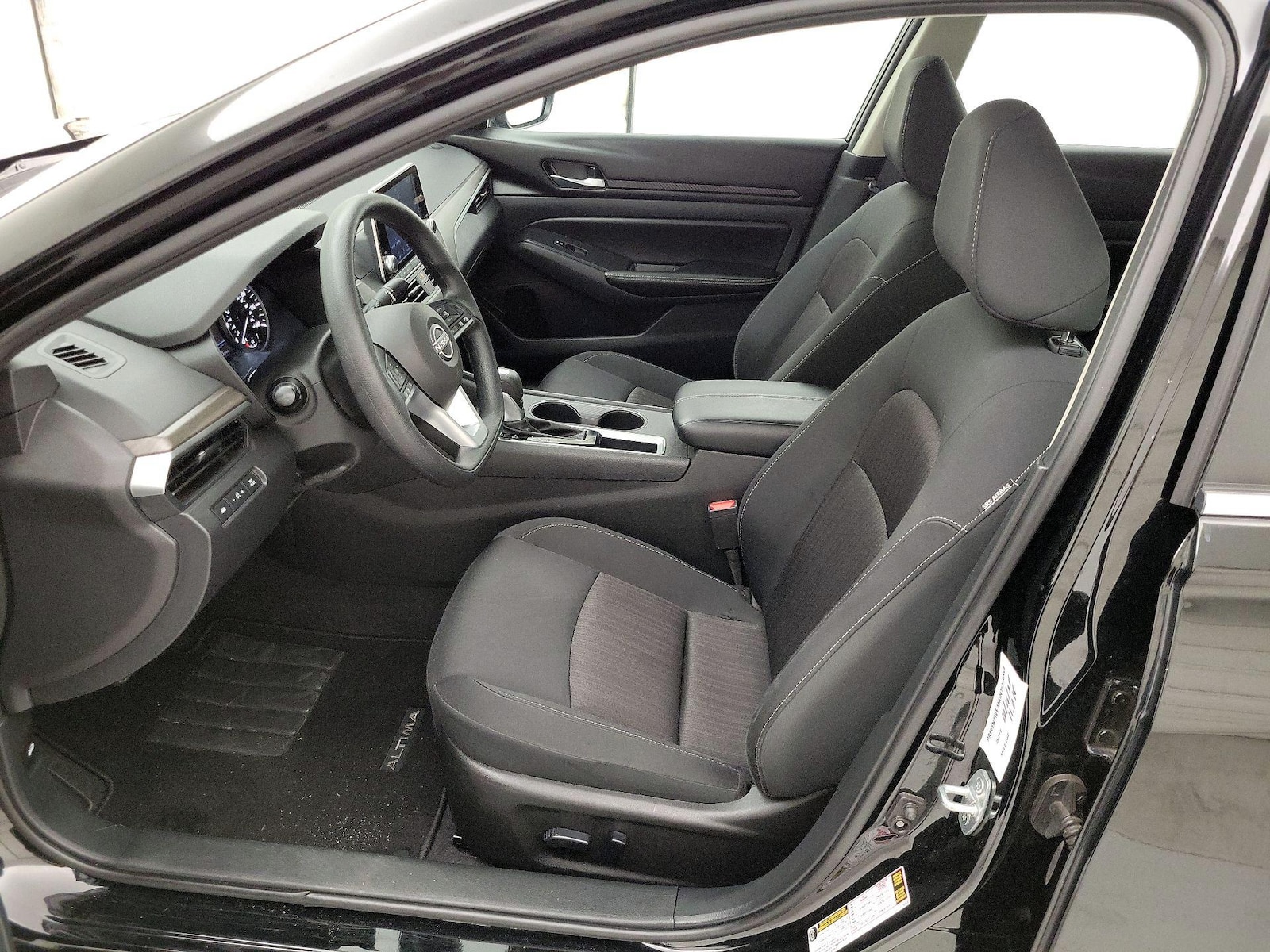 2025 Nissan Altima SV - Photo 12