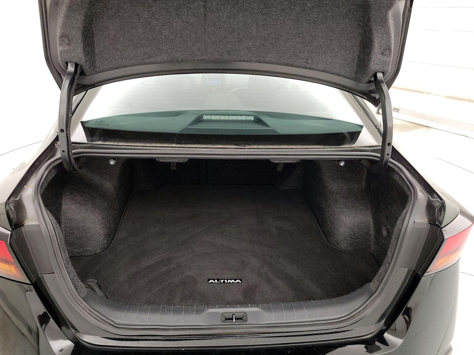 2025 Nissan Altima SV - Photo 17