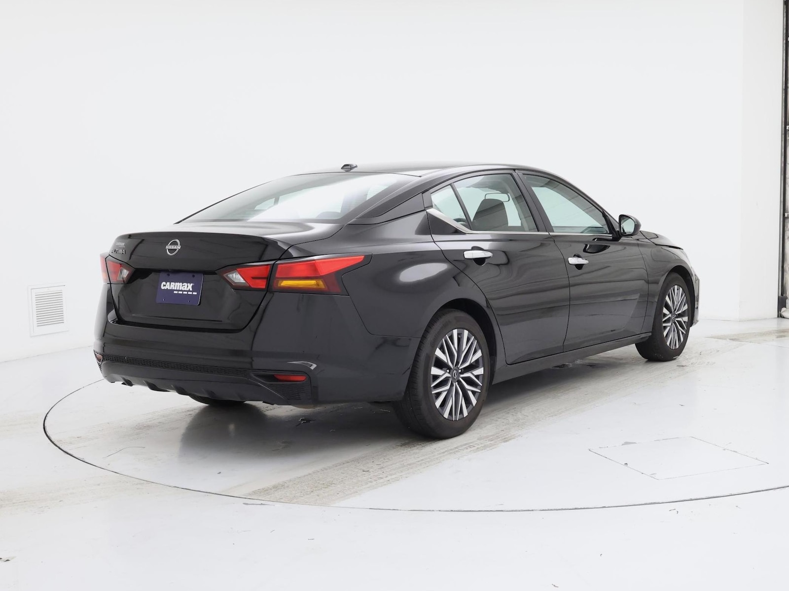 2025 Nissan Altima SV - Photo 9