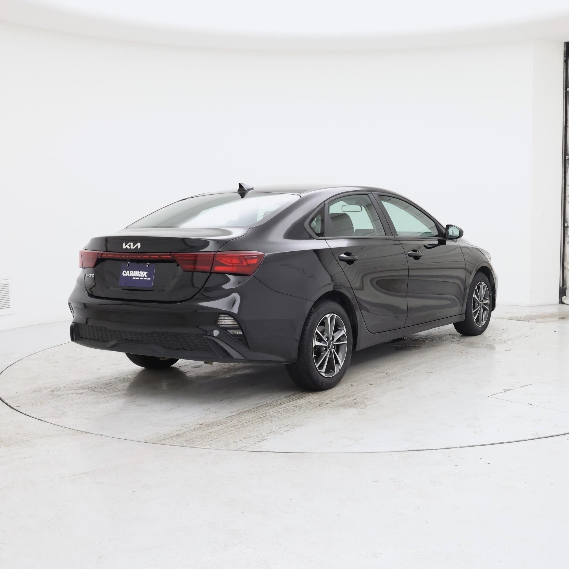 Thumbnail: 2024 Kia Forte - 8