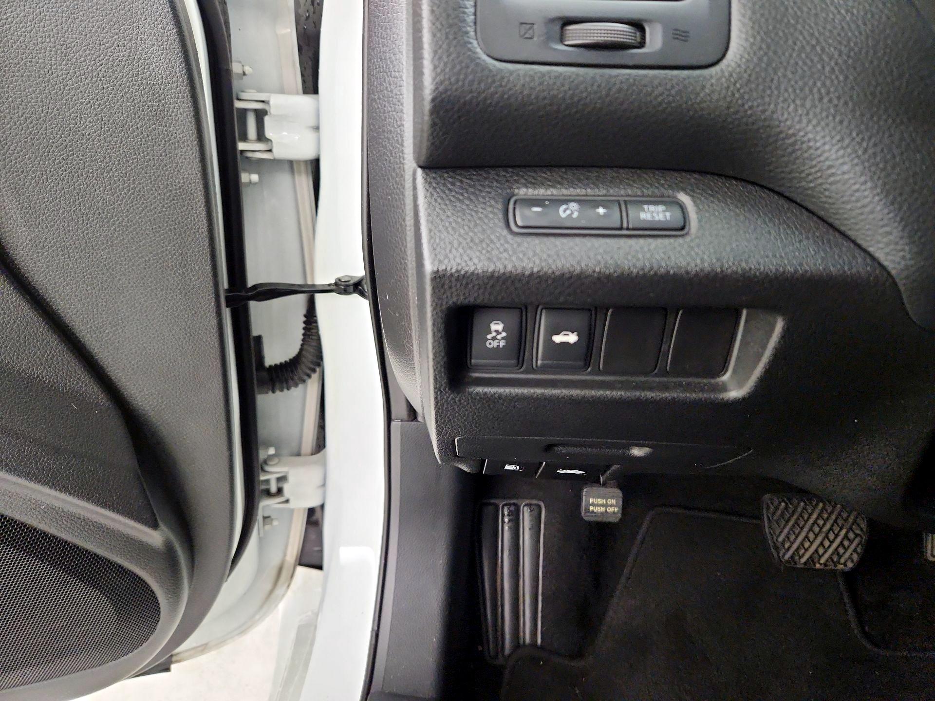 Thumbnail: 2014 Nissan Altima - 13