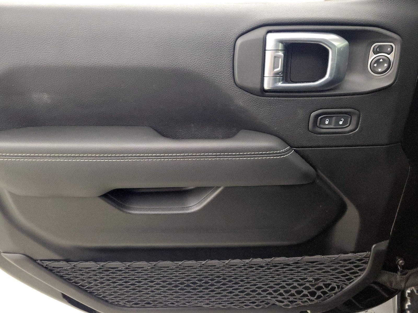 2022 Jeep Wrangler Unlimited Sahara - Photo 13
