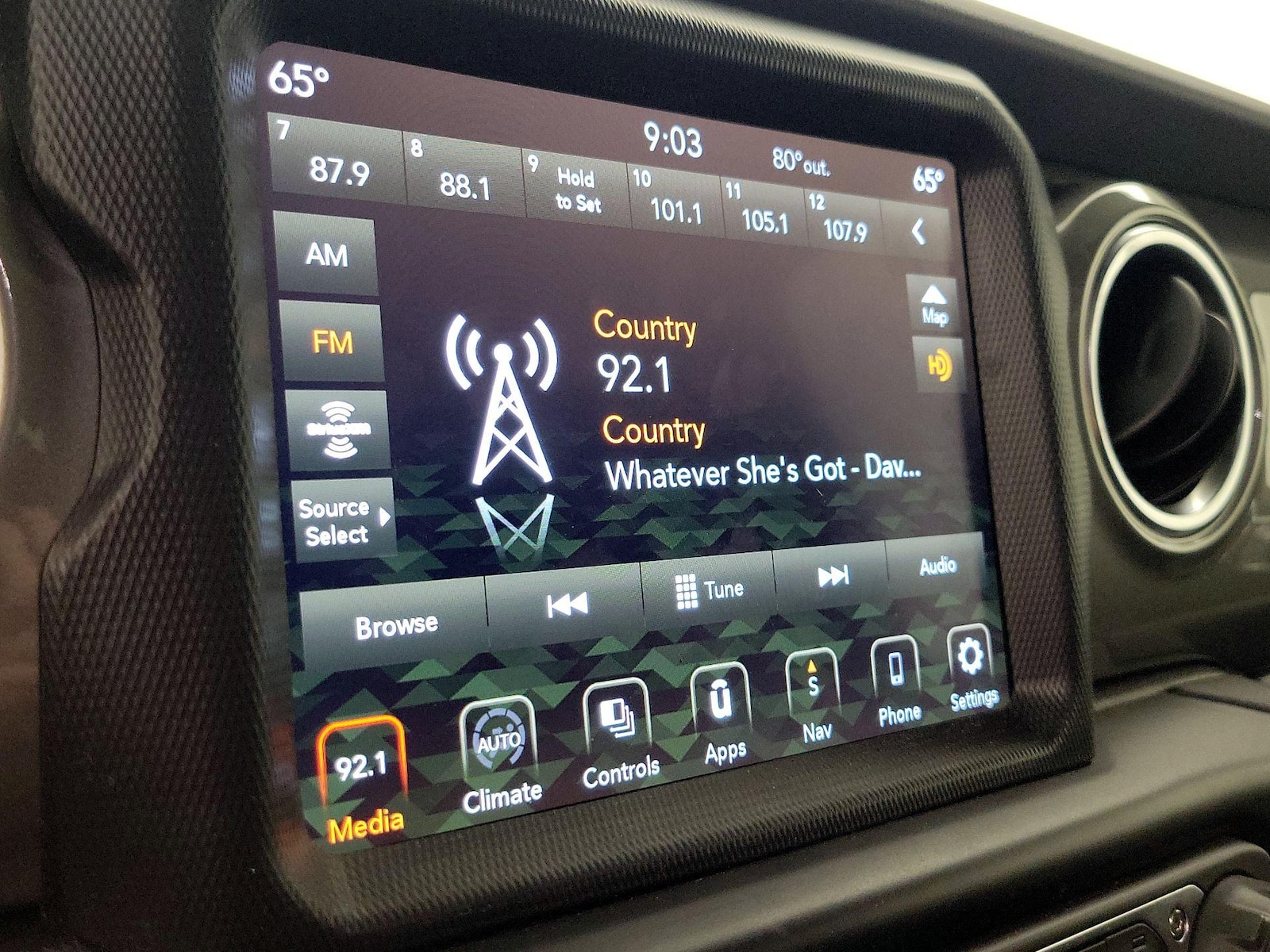 2022 Jeep Wrangler Unlimited Sahara - Photo 17