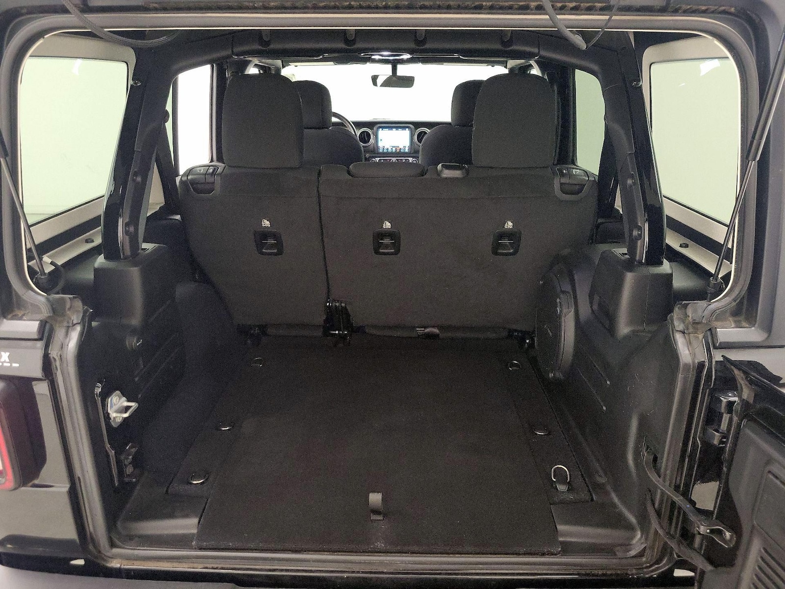 2022 Jeep Wrangler Unlimited Sahara - Photo 22