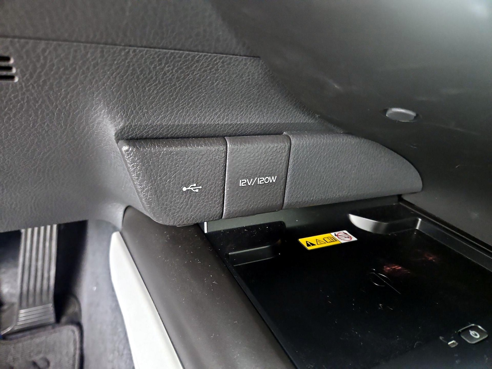 2024 Toyota Camry XLE - Photo 19