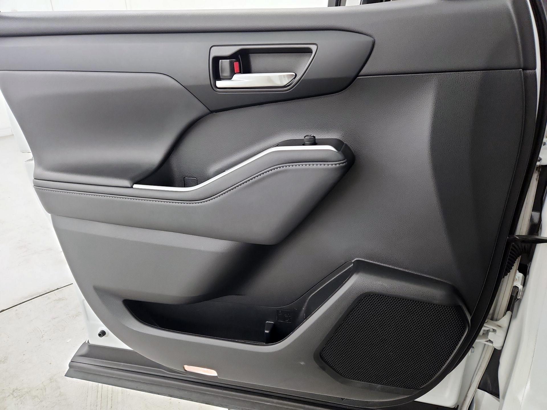 Thumbnail: 2022 Toyota Highlander - 12