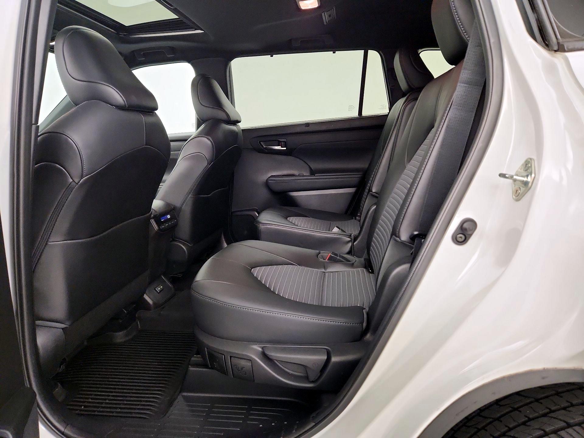 Thumbnail: 2022 Toyota Highlander - 20