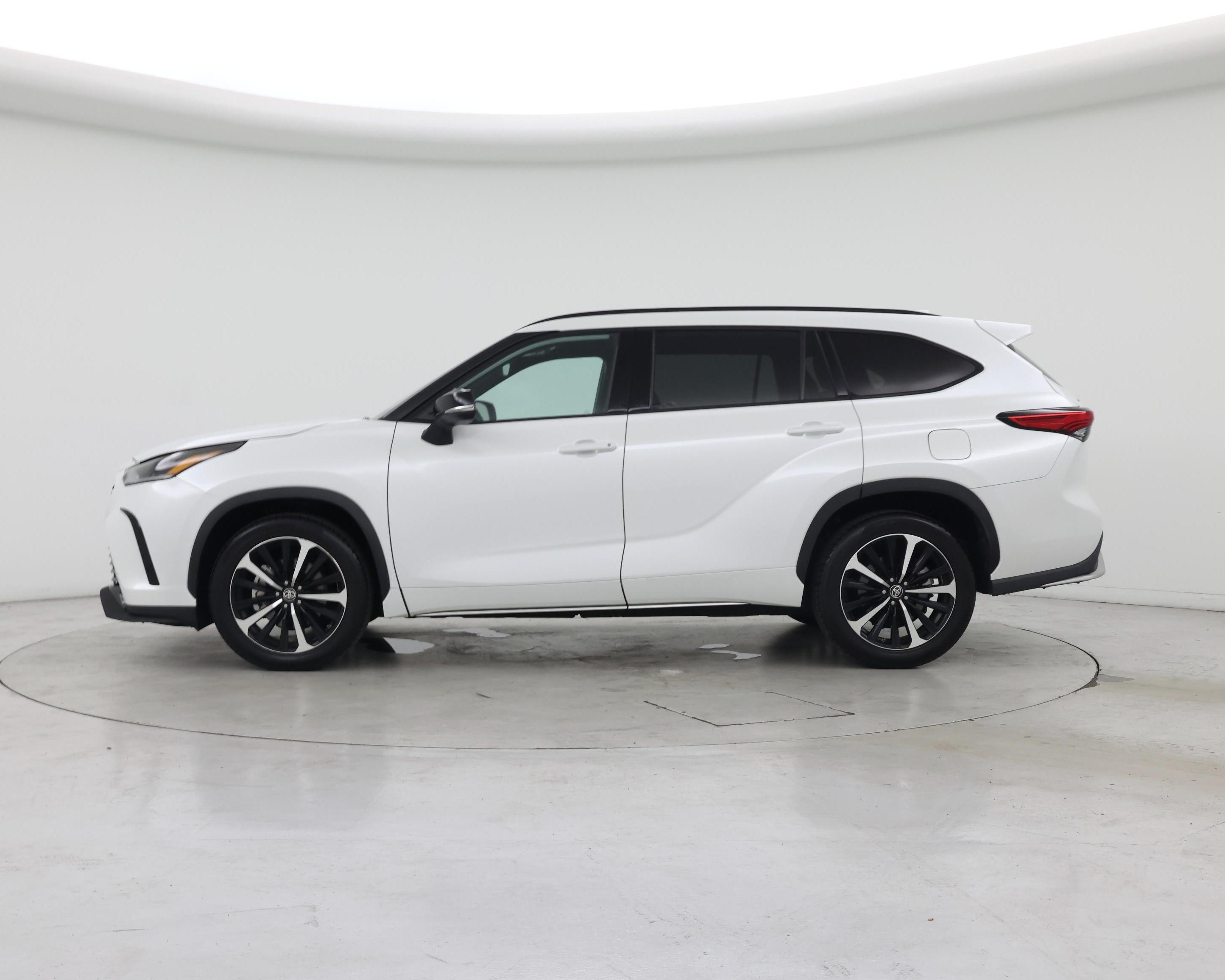 Thumbnail: 2022 Toyota Highlander - 3