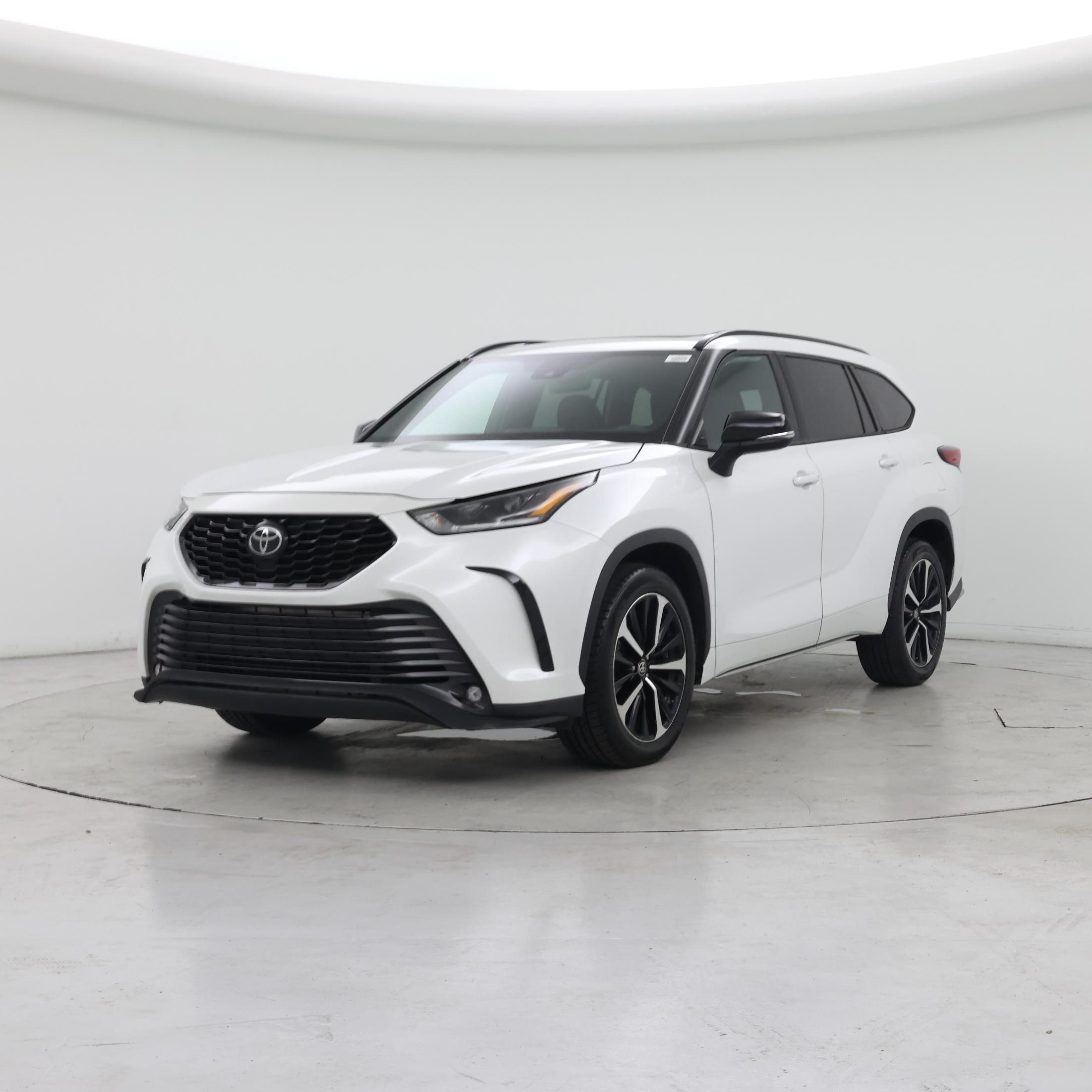 Thumbnail: 2022 Toyota Highlander - 4