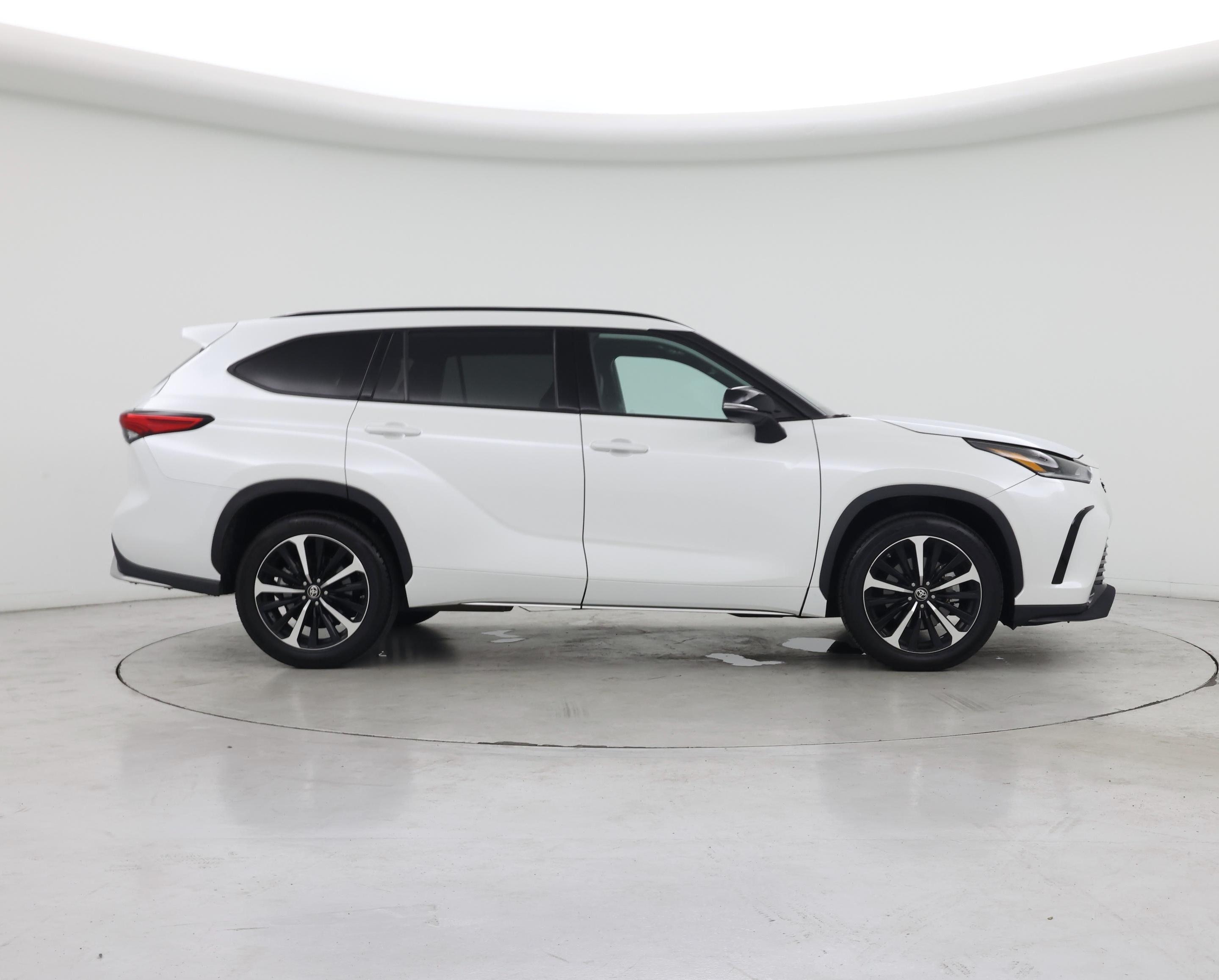 Thumbnail: 2022 Toyota Highlander - 7