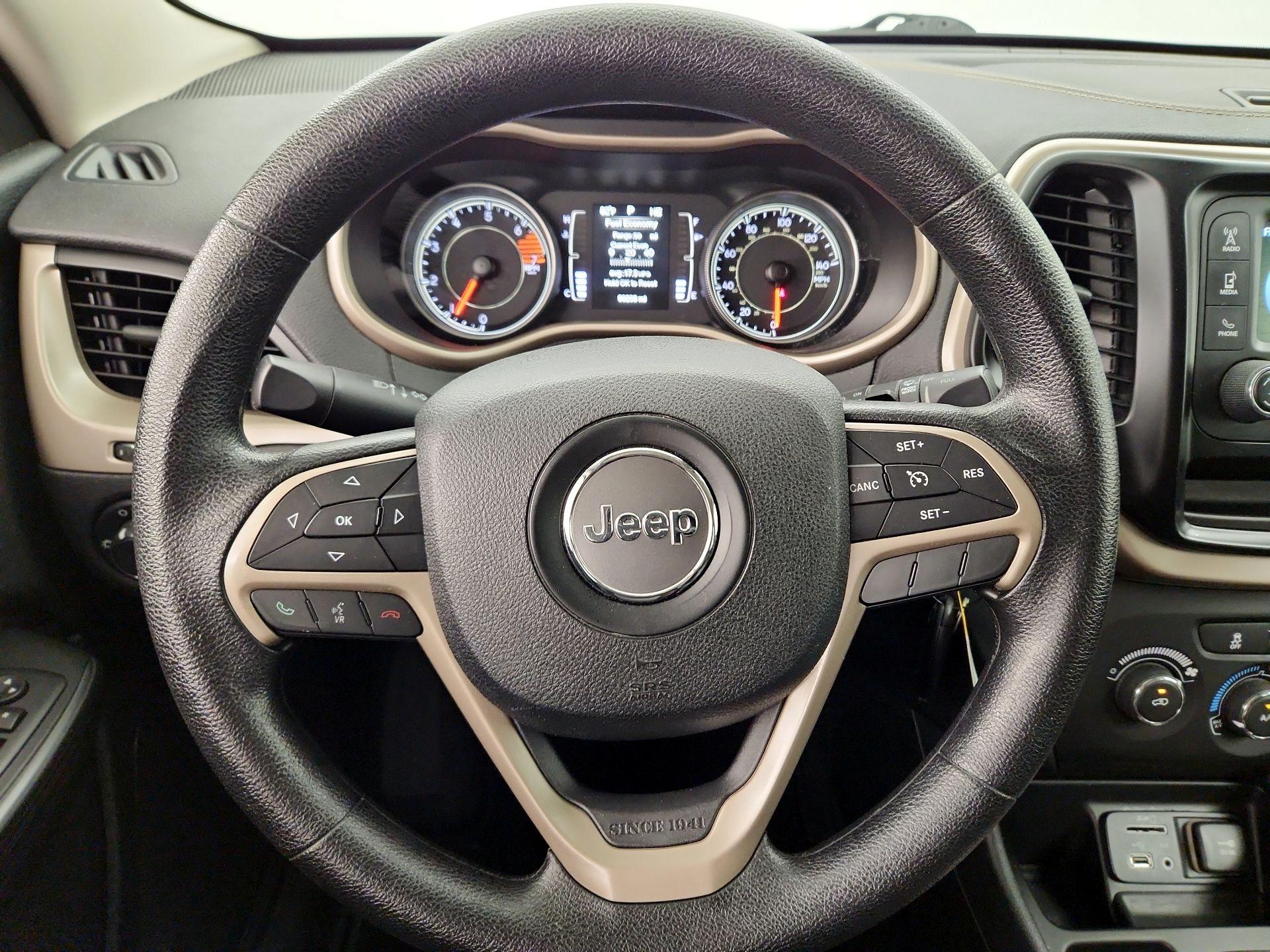 Thumbnail: 2016 Jeep Cherokee - 10
