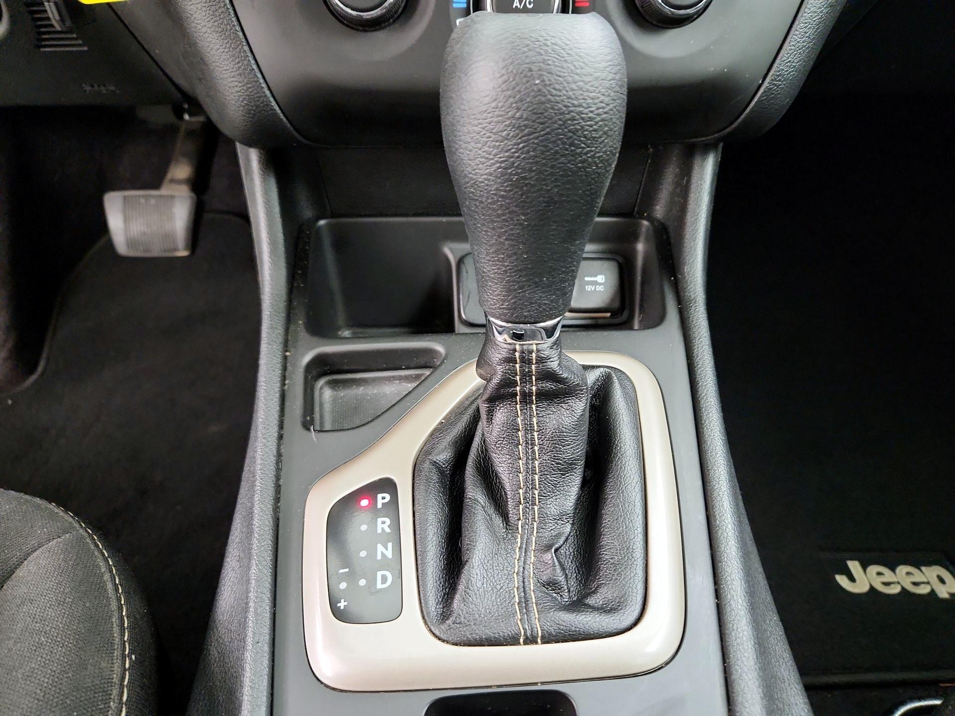 Thumbnail: 2016 Jeep Cherokee - 17