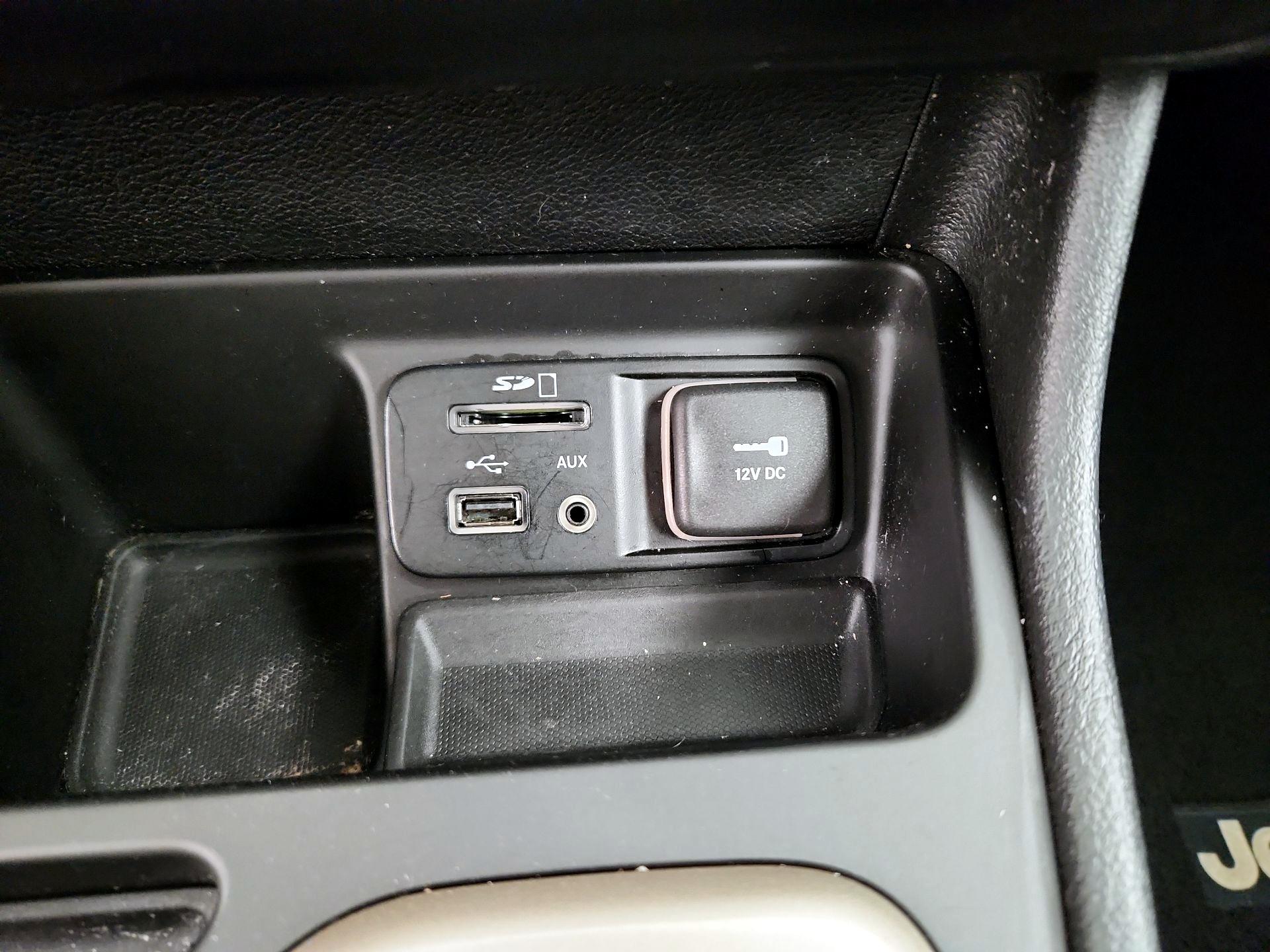 Thumbnail: 2016 Jeep Cherokee - 18