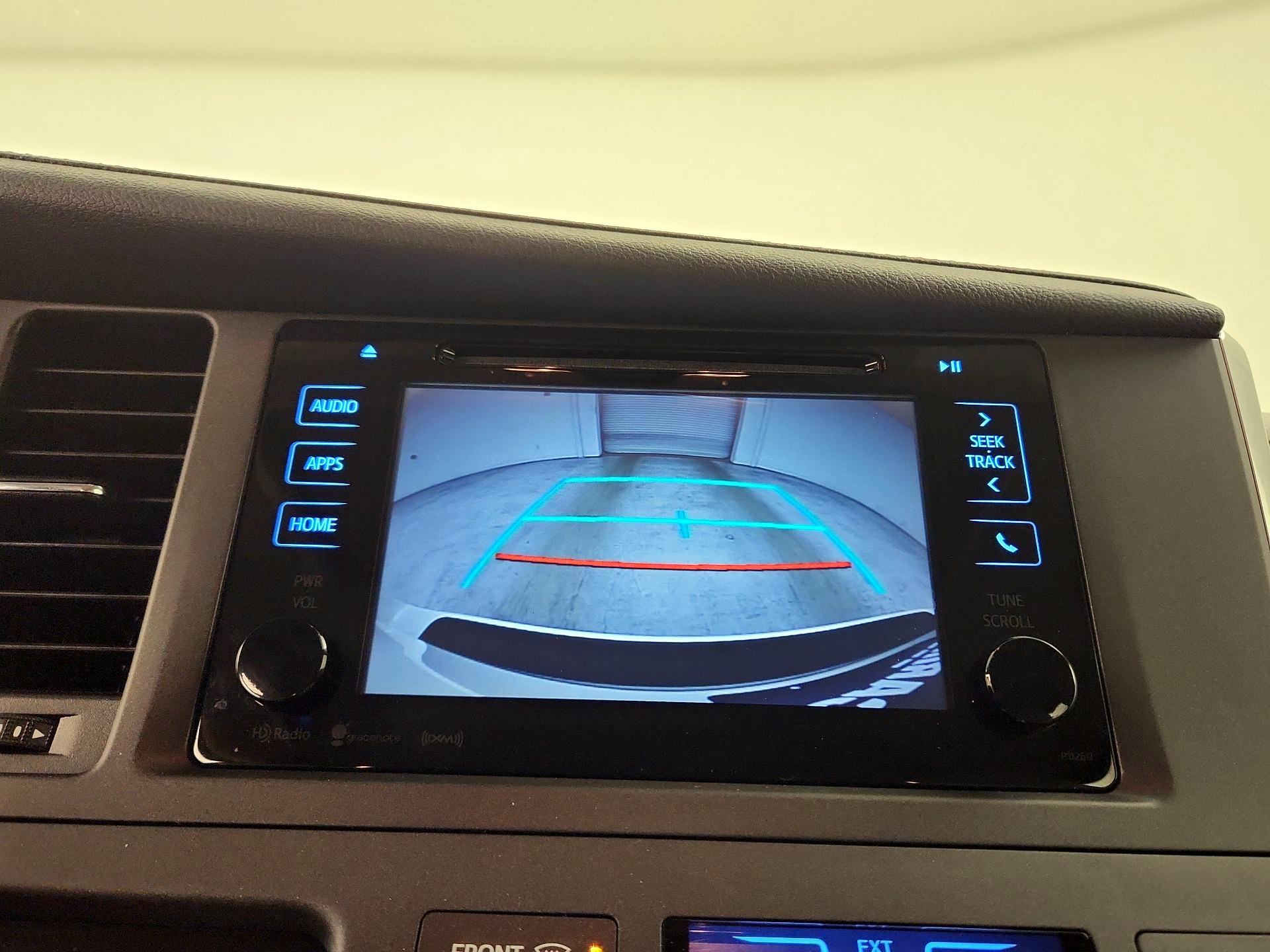 Thumbnail: 2017 Toyota Sienna - 15