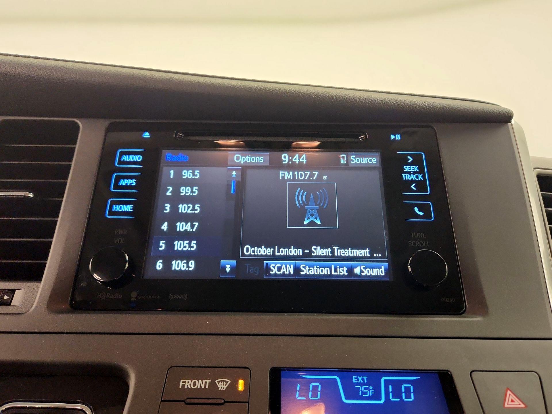 Thumbnail: 2017 Toyota Sienna - 16