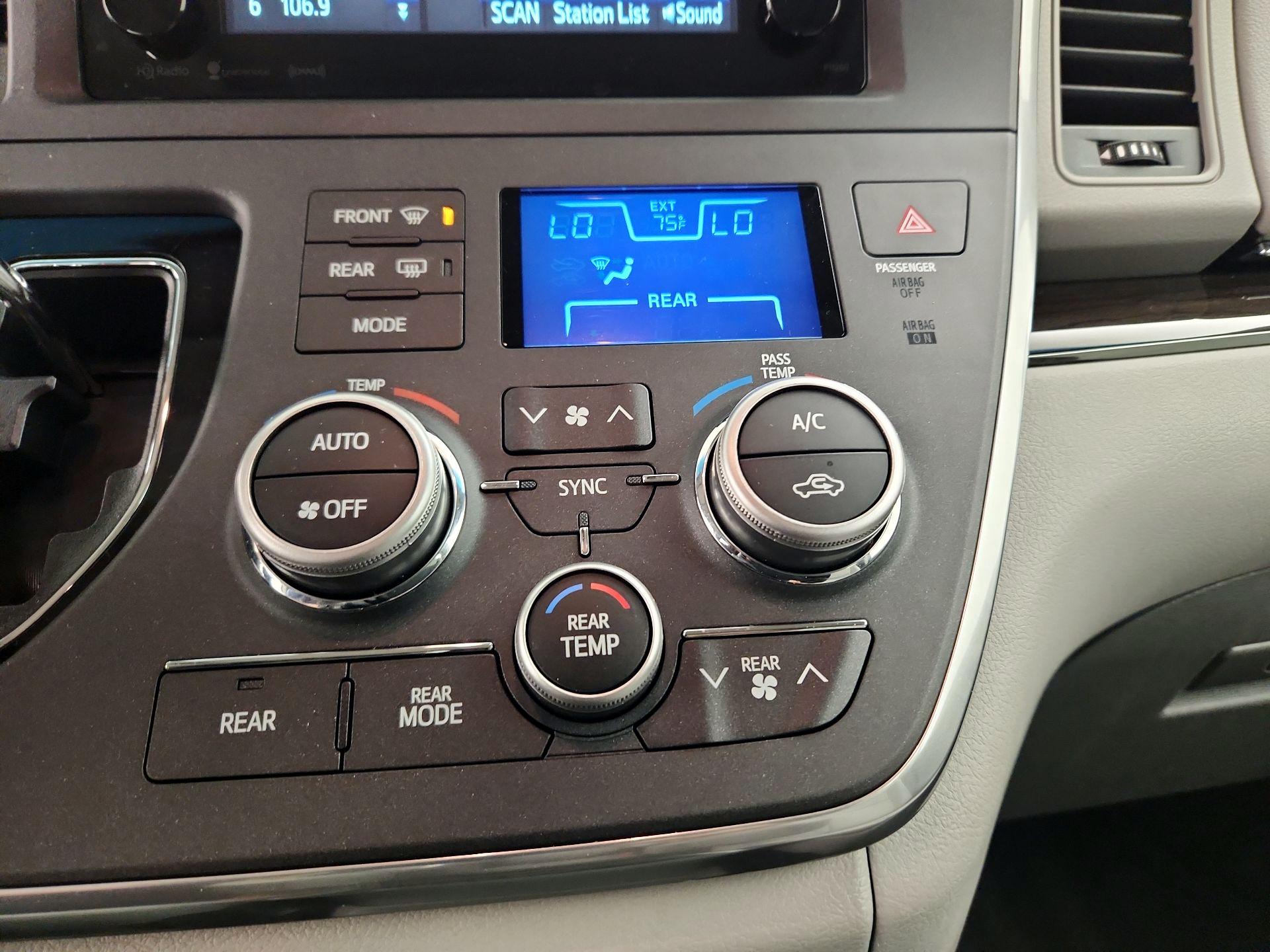 Thumbnail: 2017 Toyota Sienna - 17