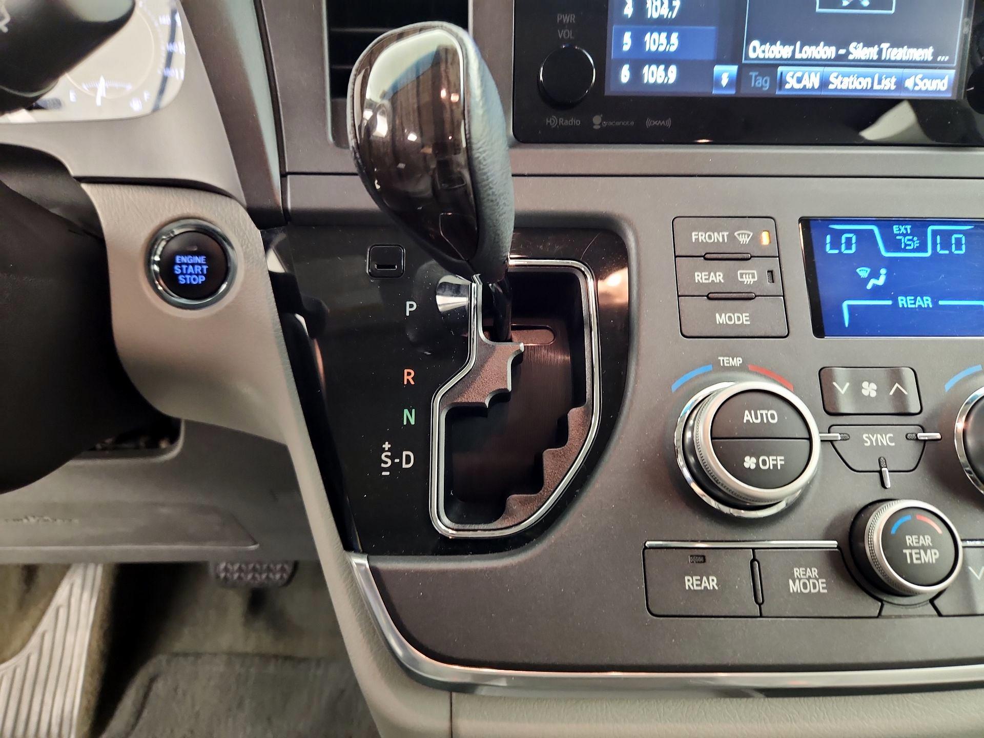 Thumbnail: 2017 Toyota Sienna - 18