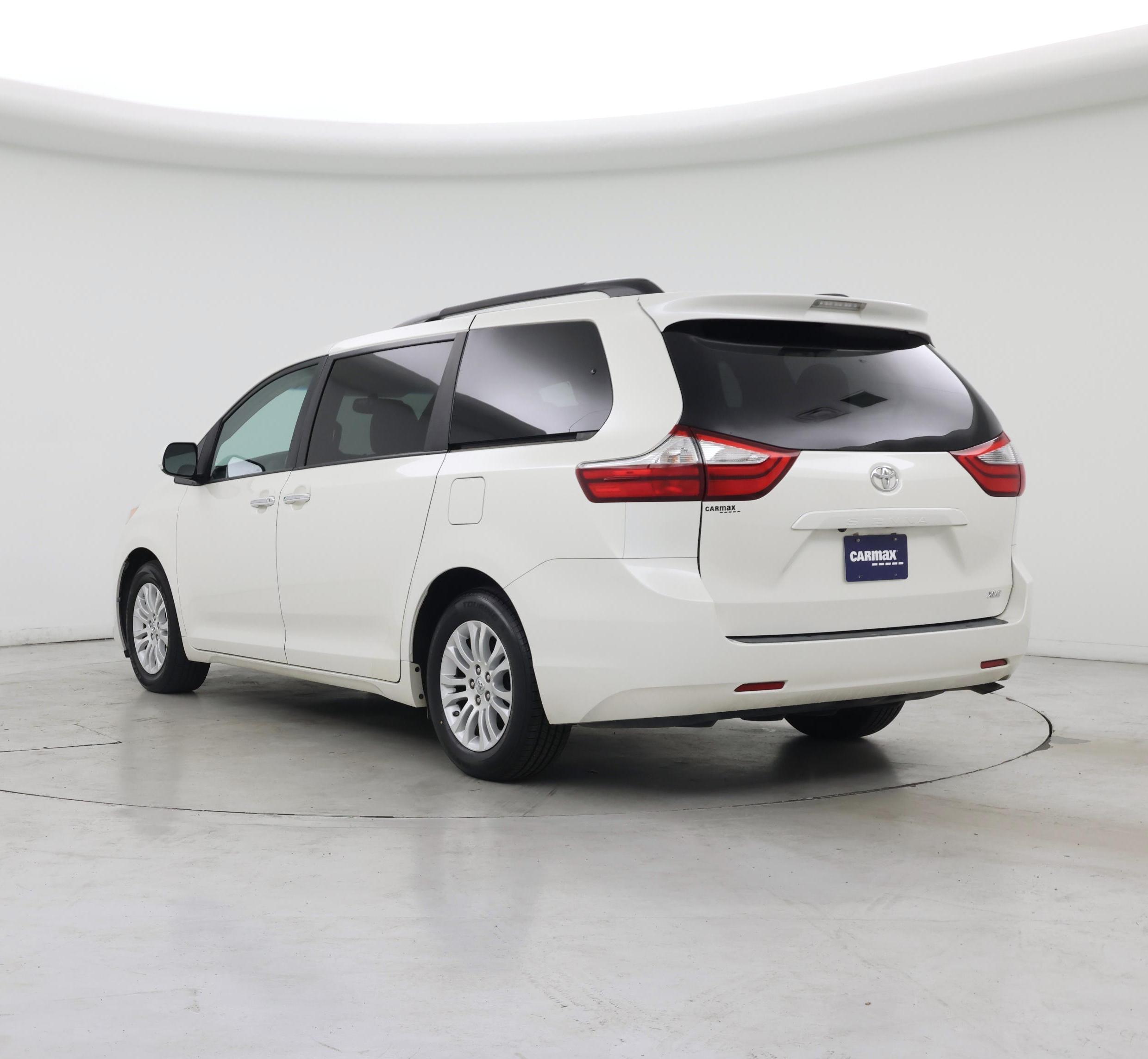 Thumbnail: 2017 Toyota Sienna - 2