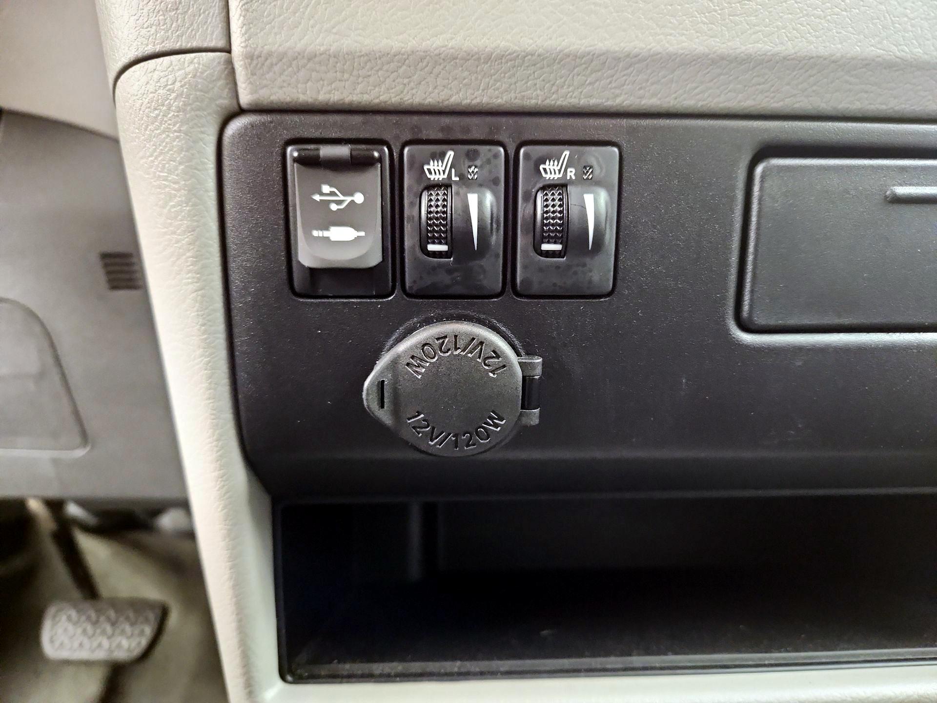 Thumbnail: 2017 Toyota Sienna - 19