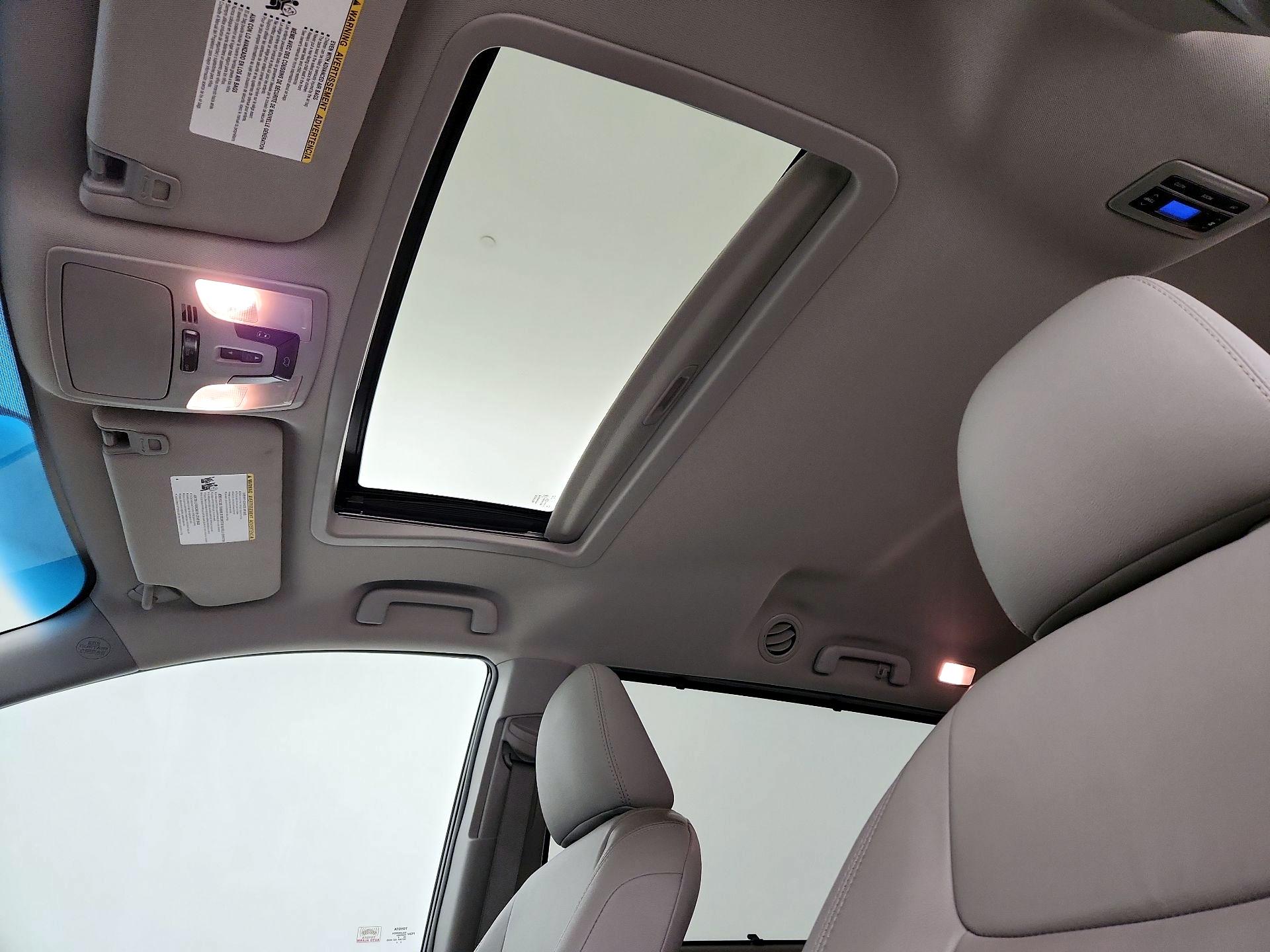 Thumbnail: 2017 Toyota Sienna - 20