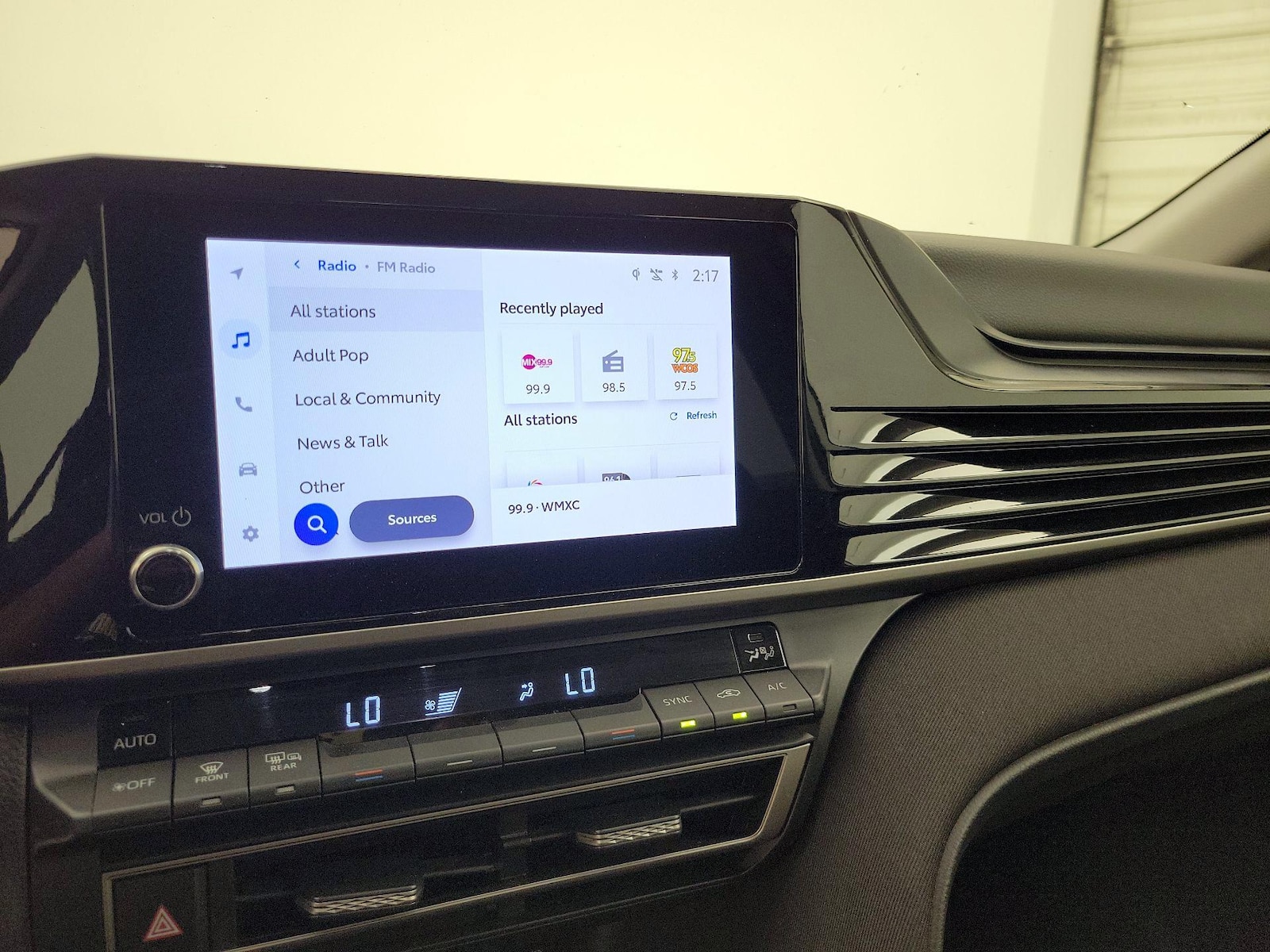 2025 Toyota Camry LE - Photo 16