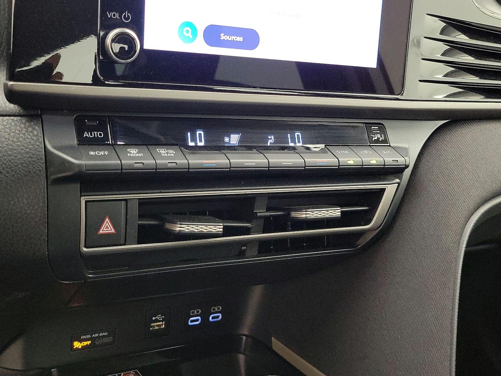 2025 Toyota Camry LE - Photo 17