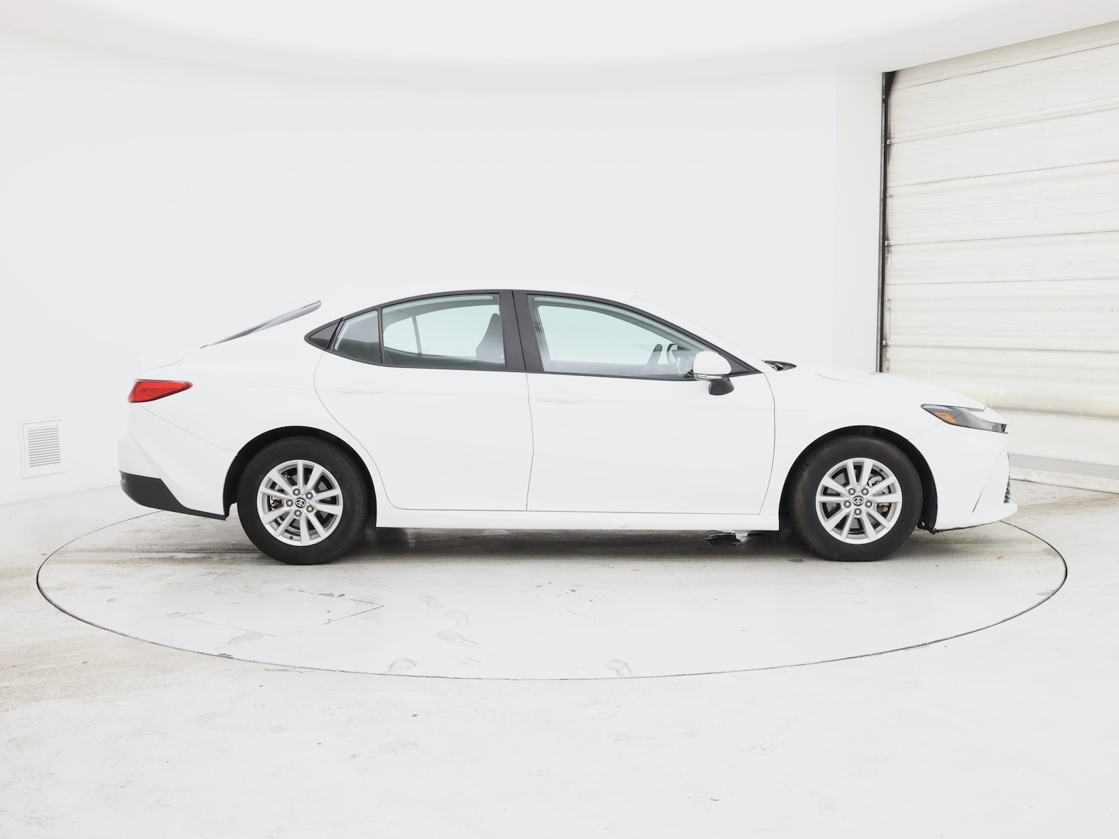 2025 Toyota Camry LE - Photo 8
