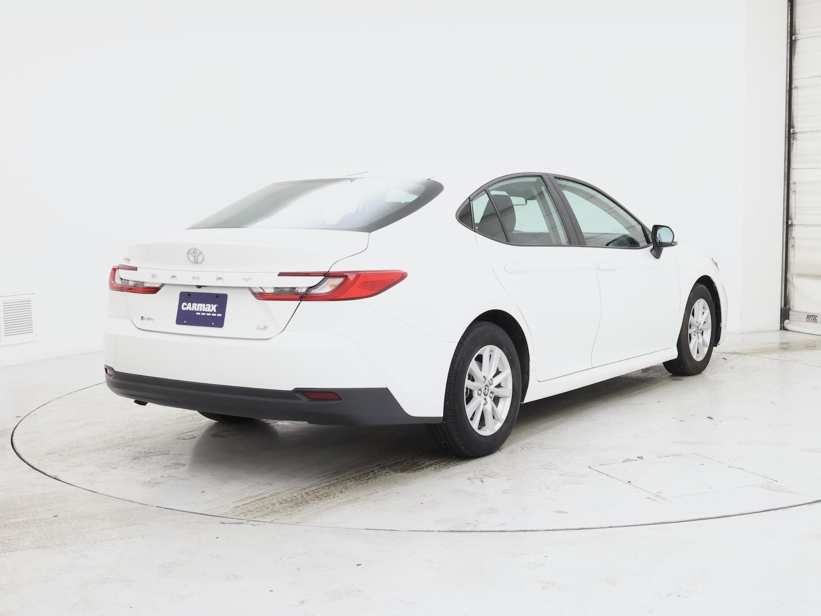 2025 Toyota Camry LE - Photo 9