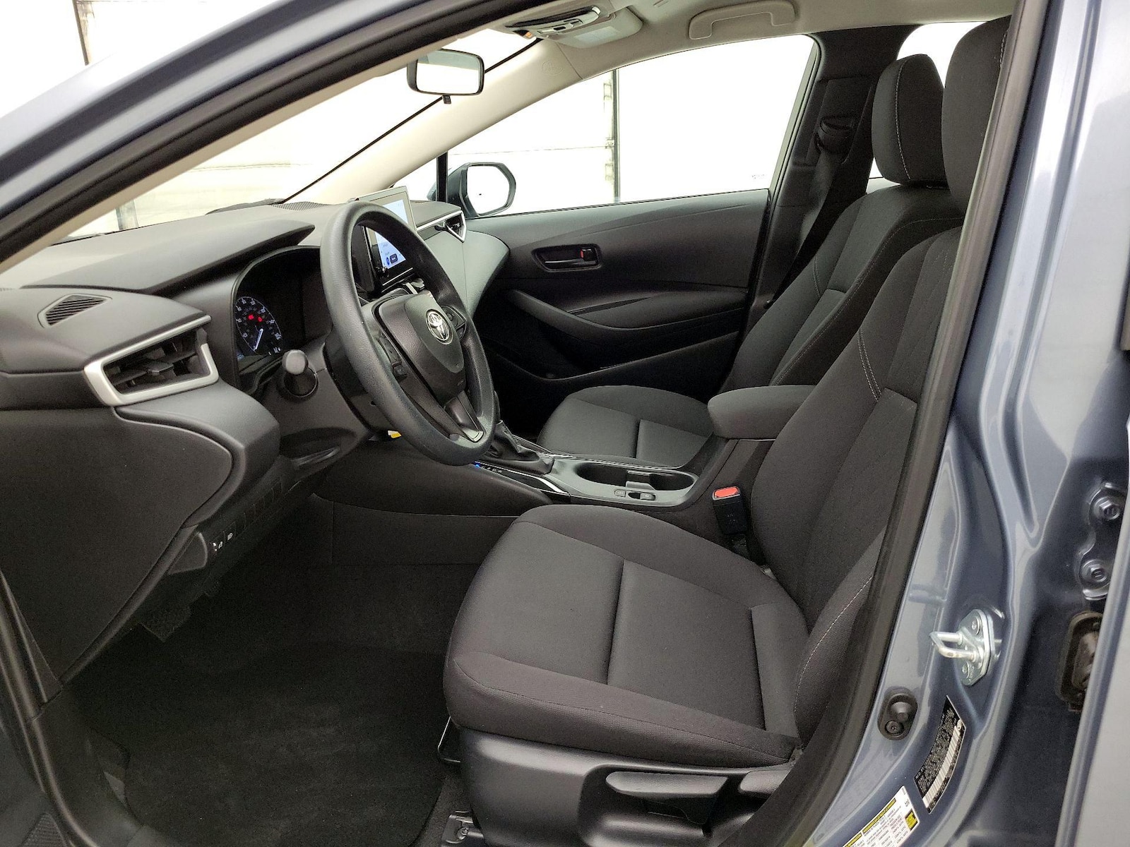 2025 Toyota Corolla LE - Photo 12