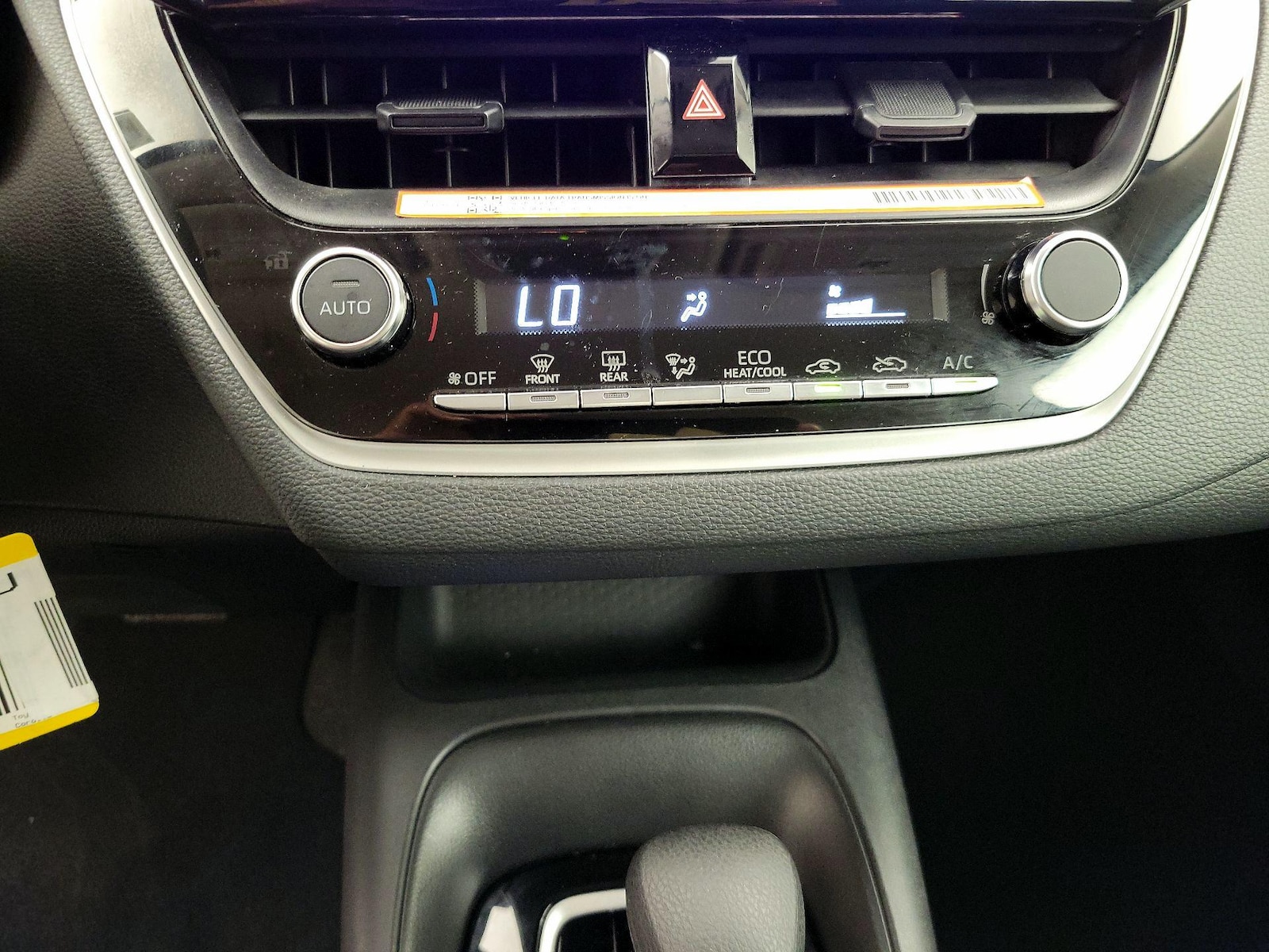 2025 Toyota Corolla LE - Photo 17