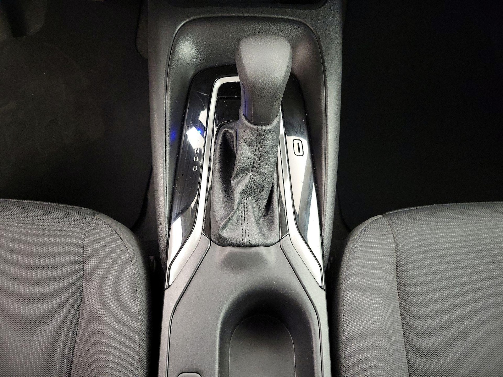 2025 Toyota Corolla LE - Photo 18