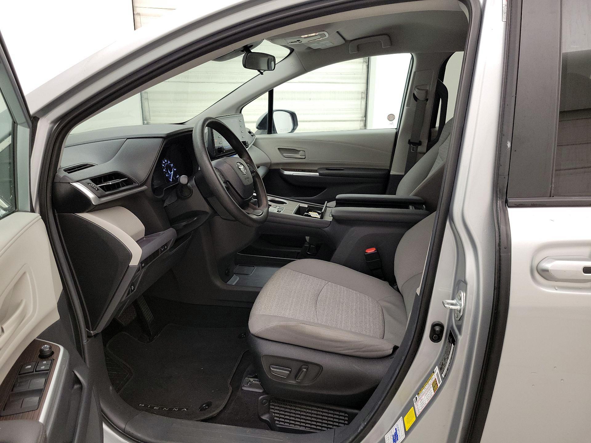 Thumbnail: 2024 Toyota Sienna - 11