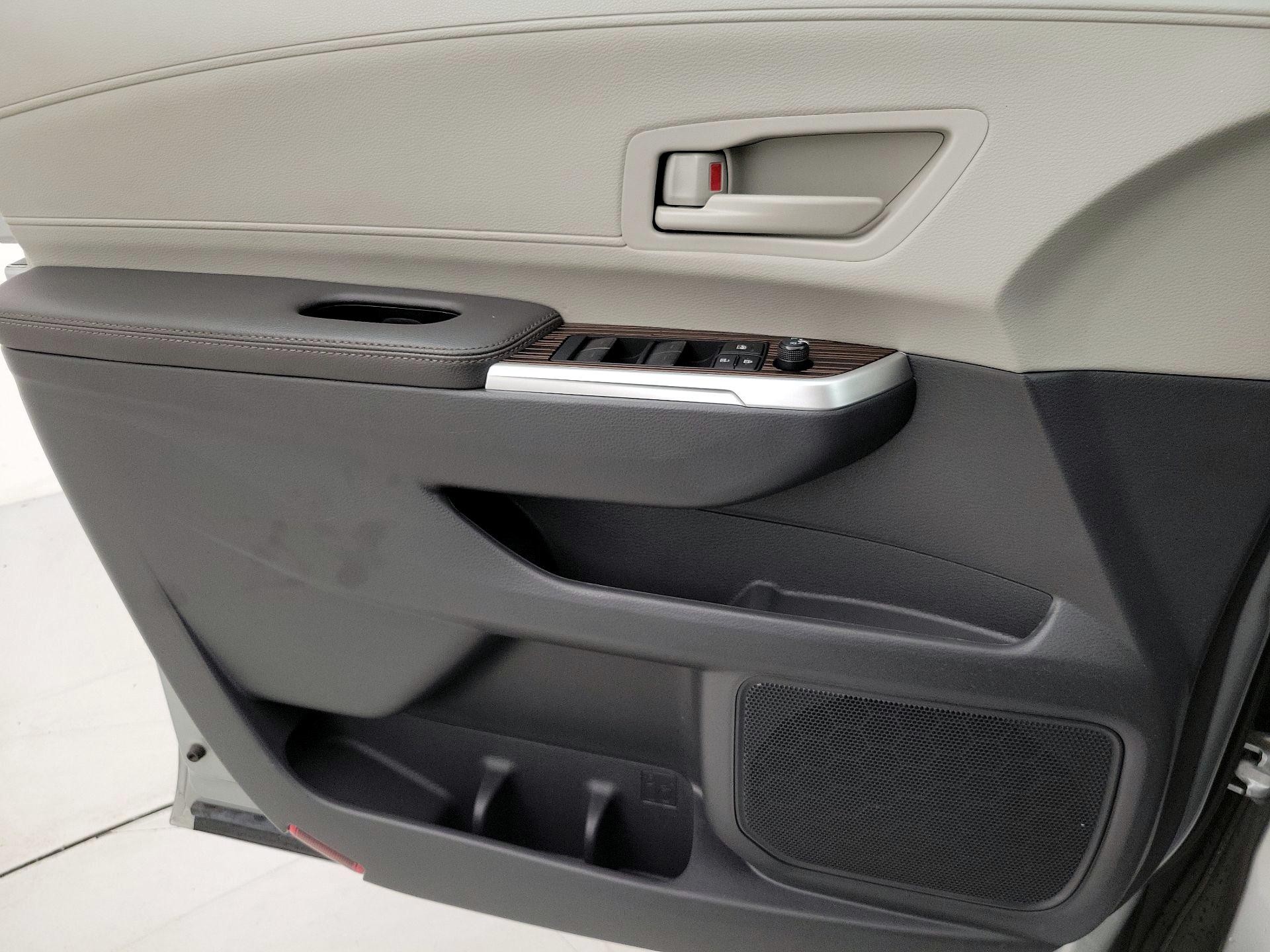 Thumbnail: 2024 Toyota Sienna - 12