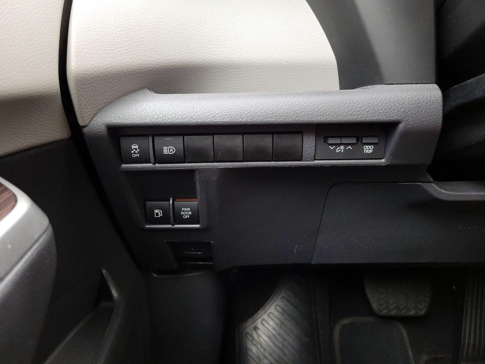 Thumbnail: 2024 Toyota Sienna - 13